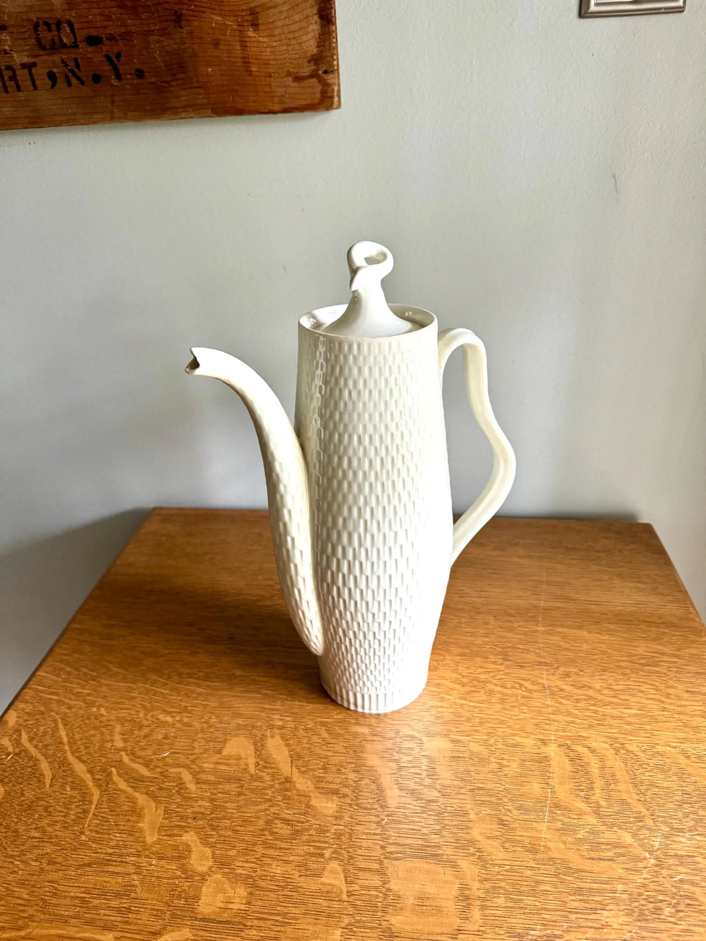 Vtg Red Wing China 20th Century Coffee Pot With Lid | Red Wing Capistrano Tea Pot | Redwing Textured MCM Shaped Serving Pitcher