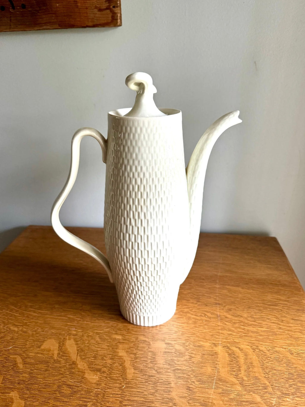Vtg Red Wing China 20th Century Coffee Pot With Lid | Red Wing Capistrano Tea Pot | Redwing Textured MCM Shaped Serving Pitcher