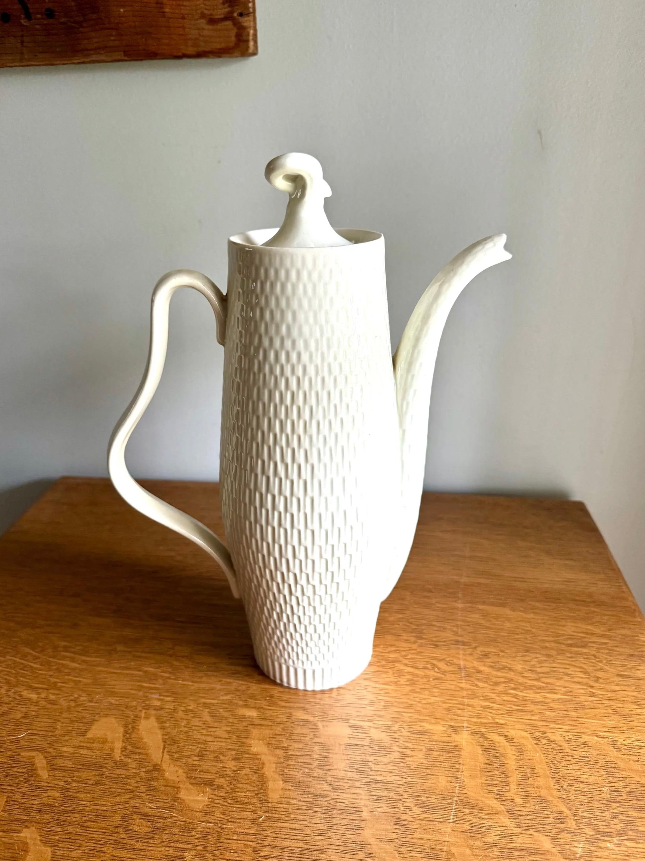Vtg Red Wing China 20th Century Coffee Pot With Lid | Red Wing Capistrano Tea Pot | Redwing Textured MCM Shaped Serving Pitcher