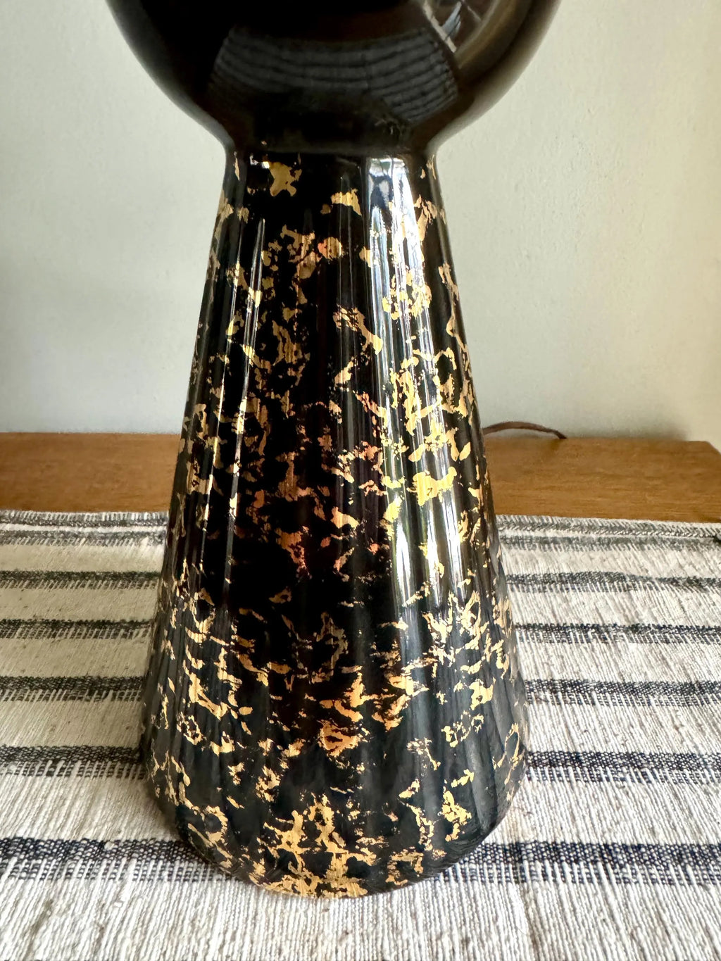 Vintage MCM Ceramic Lamp | Elegant Table Lamp | Atomic Black and Gold Ceramic Desk Lamp | Art Deco Night Stand Lamp | Black Art Deco Lamp