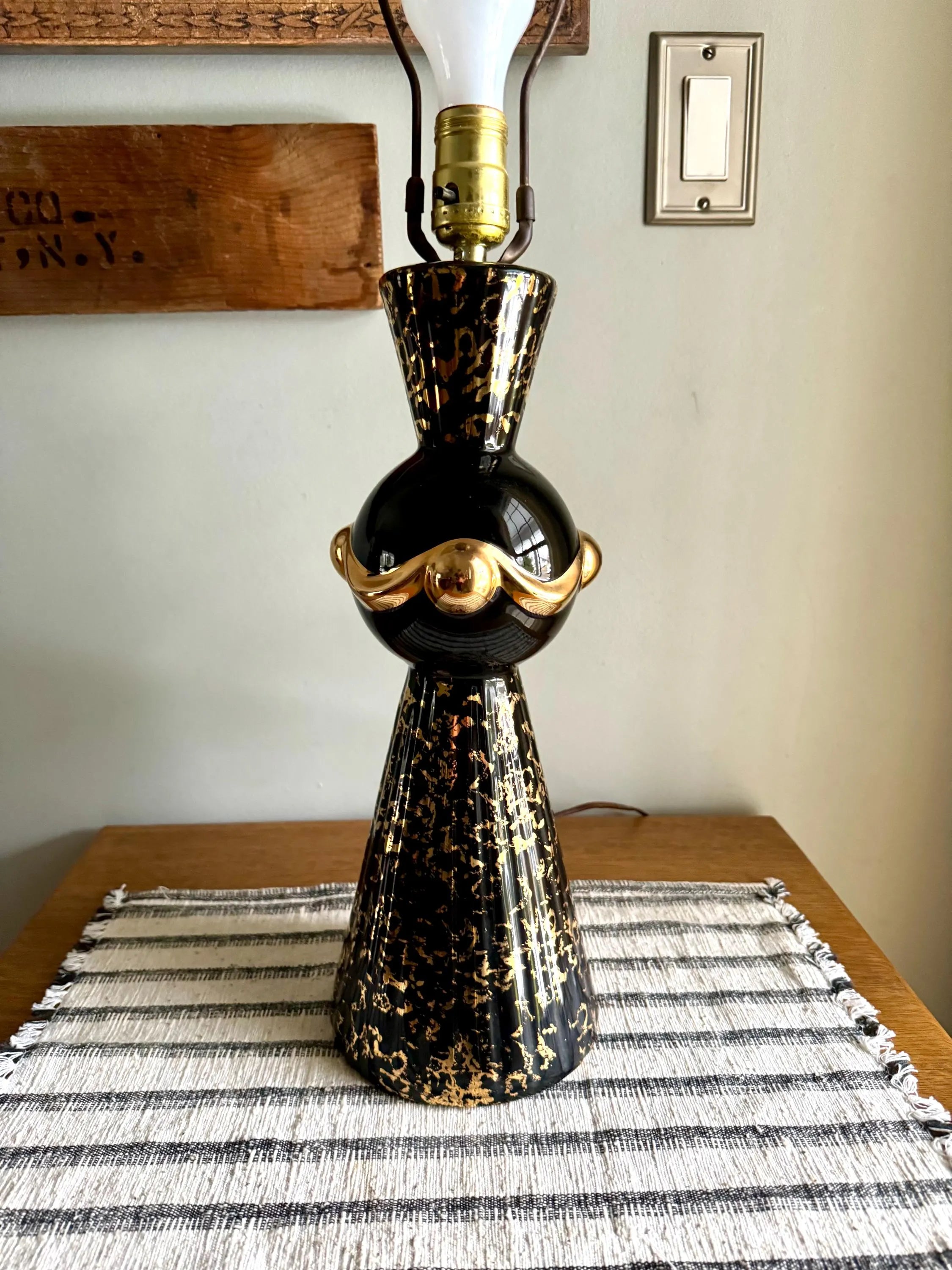 Vintage MCM Ceramic Lamp | Elegant Table Lamp | Atomic Black and Gold Ceramic Desk Lamp | Art Deco Night Stand Lamp | Black Art Deco Lamp