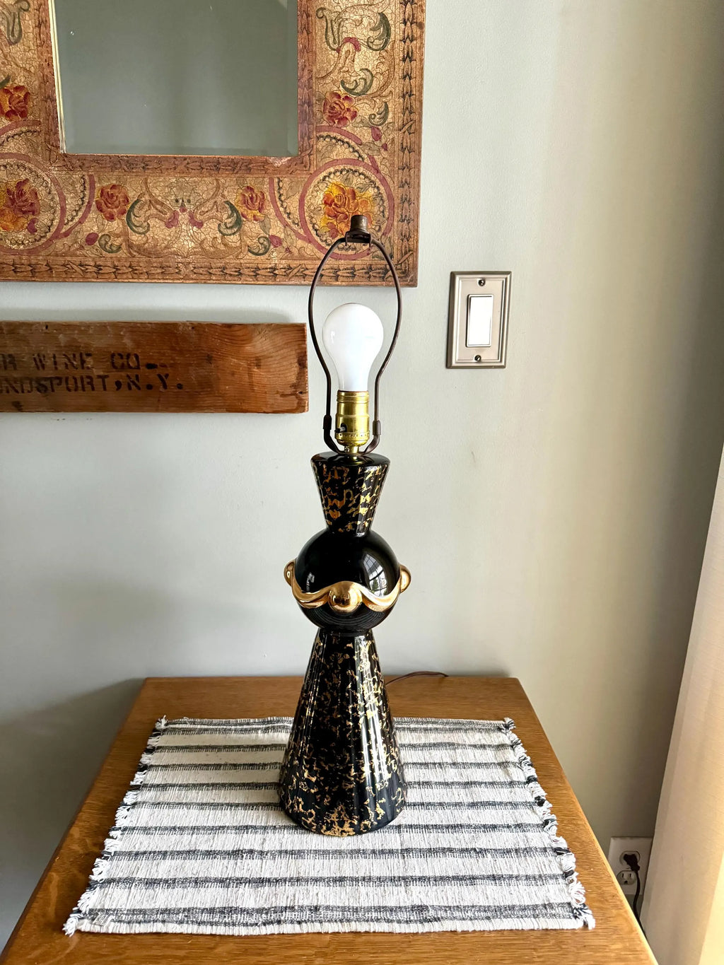 Vintage MCM Ceramic Lamp | Elegant Table Lamp | Atomic Black and Gold Ceramic Desk Lamp | Art Deco Night Stand Lamp | Black Art Deco Lamp