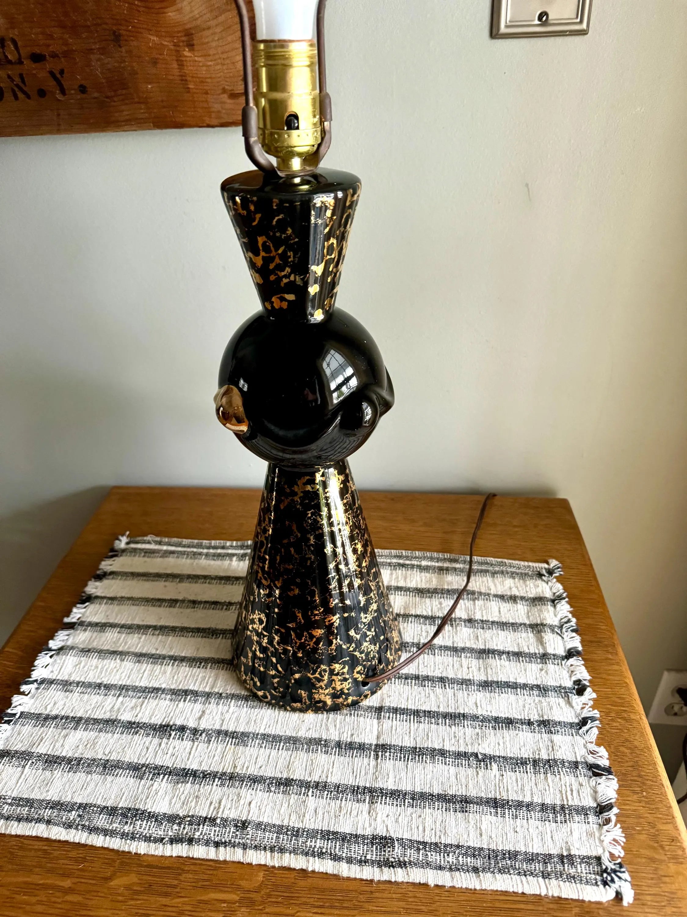 Vintage MCM Ceramic Lamp | Elegant Table Lamp | Atomic Black and Gold Ceramic Desk Lamp | Art Deco Night Stand Lamp | Black Art Deco Lamp