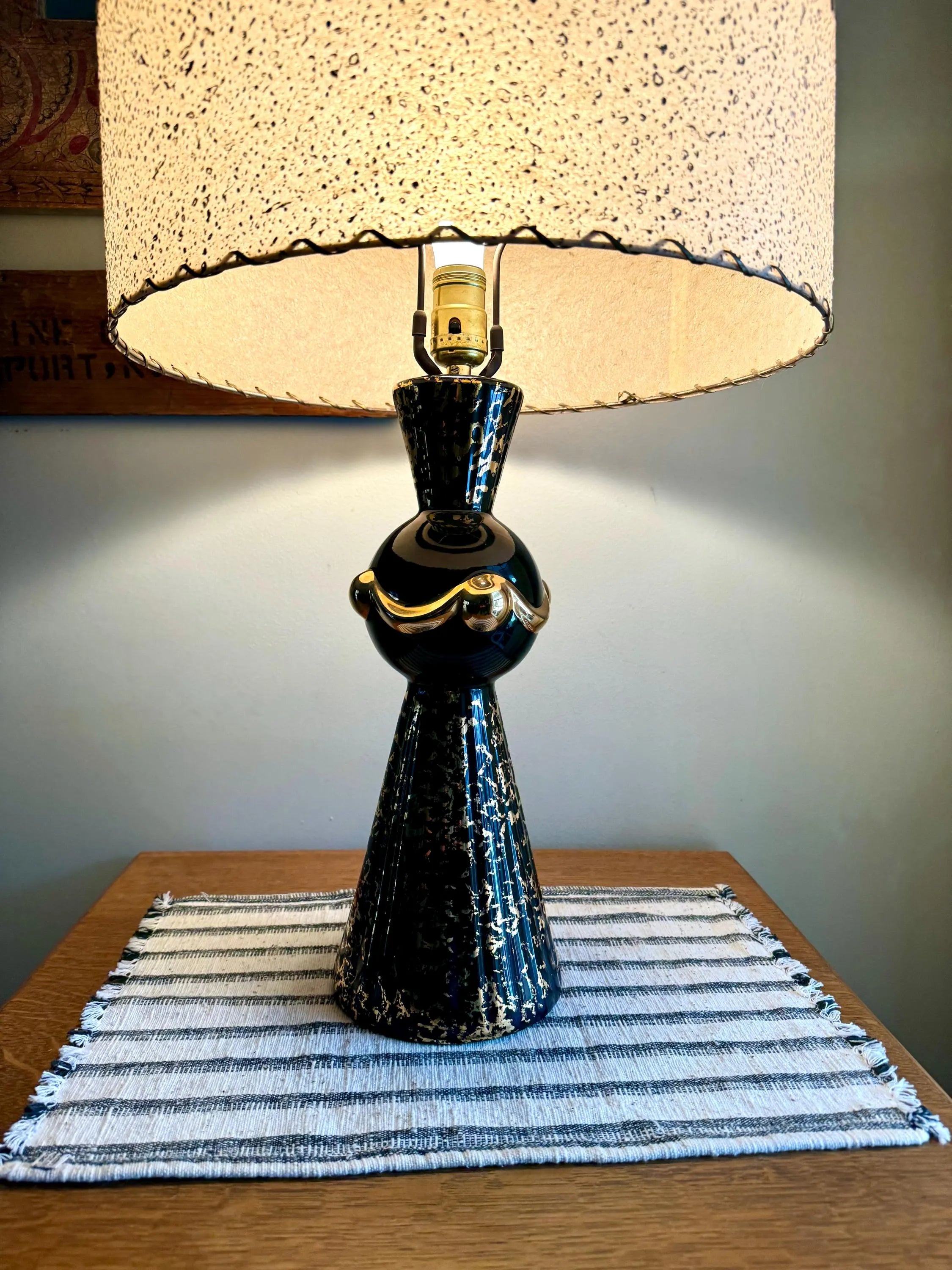 Vintage MCM Ceramic Lamp | Elegant Table Lamp | Atomic Black and Gold Ceramic Desk Lamp | Art Deco Night Stand Lamp | Black Art Deco Lamp