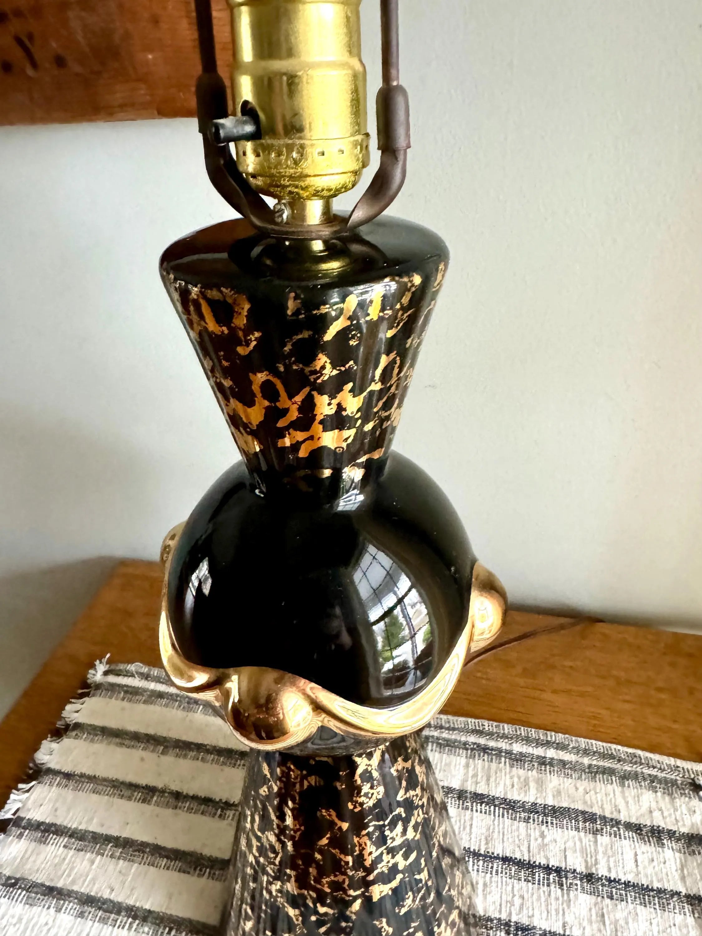 Vintage MCM Ceramic Lamp | Elegant Table Lamp | Atomic Black and Gold Ceramic Desk Lamp | Art Deco Night Stand Lamp | Black Art Deco Lamp