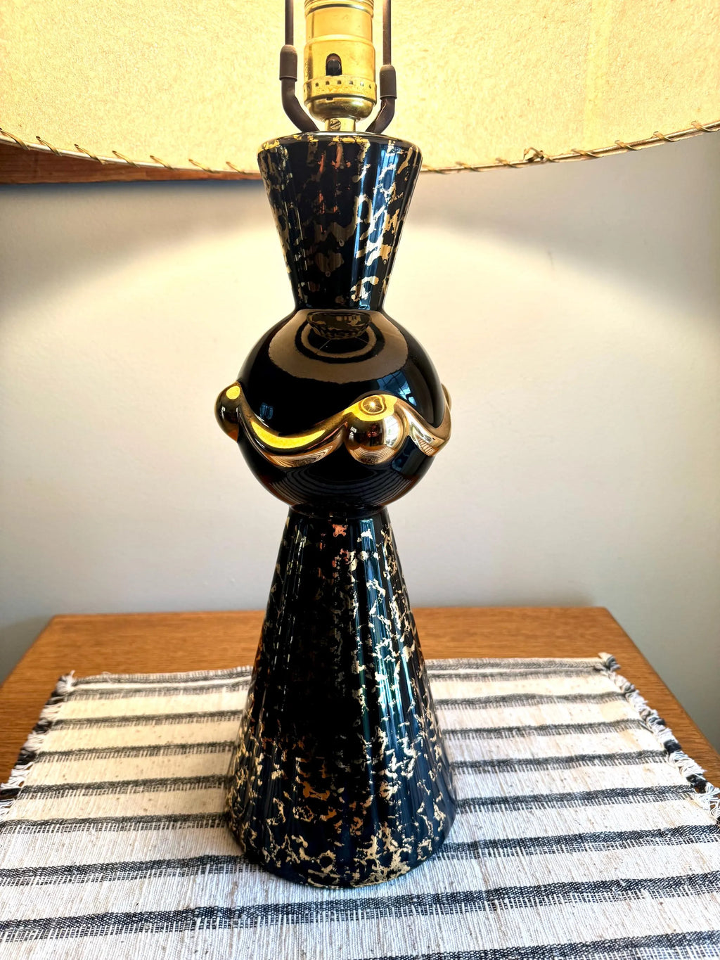 Vintage MCM Ceramic Lamp | Elegant Table Lamp | Atomic Black and Gold Ceramic Desk Lamp | Art Deco Night Stand Lamp | Black Art Deco Lamp