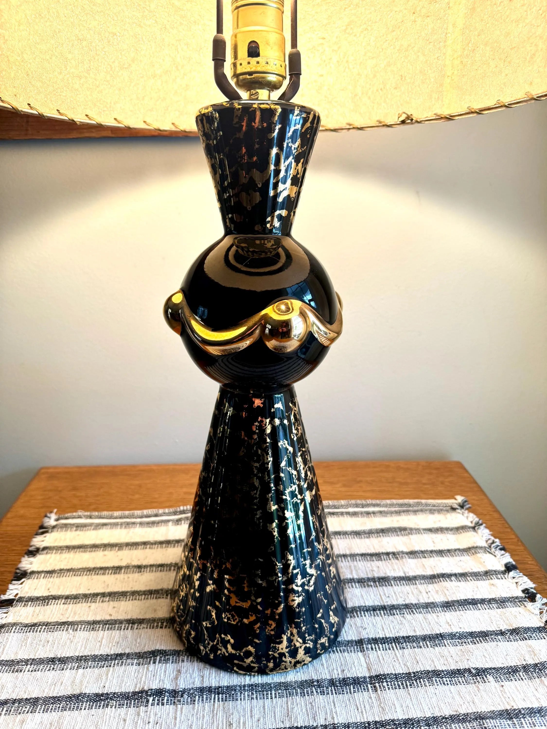 Vintage MCM Ceramic Lamp | Elegant Table Lamp | Atomic Black and Gold Ceramic Desk Lamp | Art Deco Night Stand Lamp | Black Art Deco Lamp