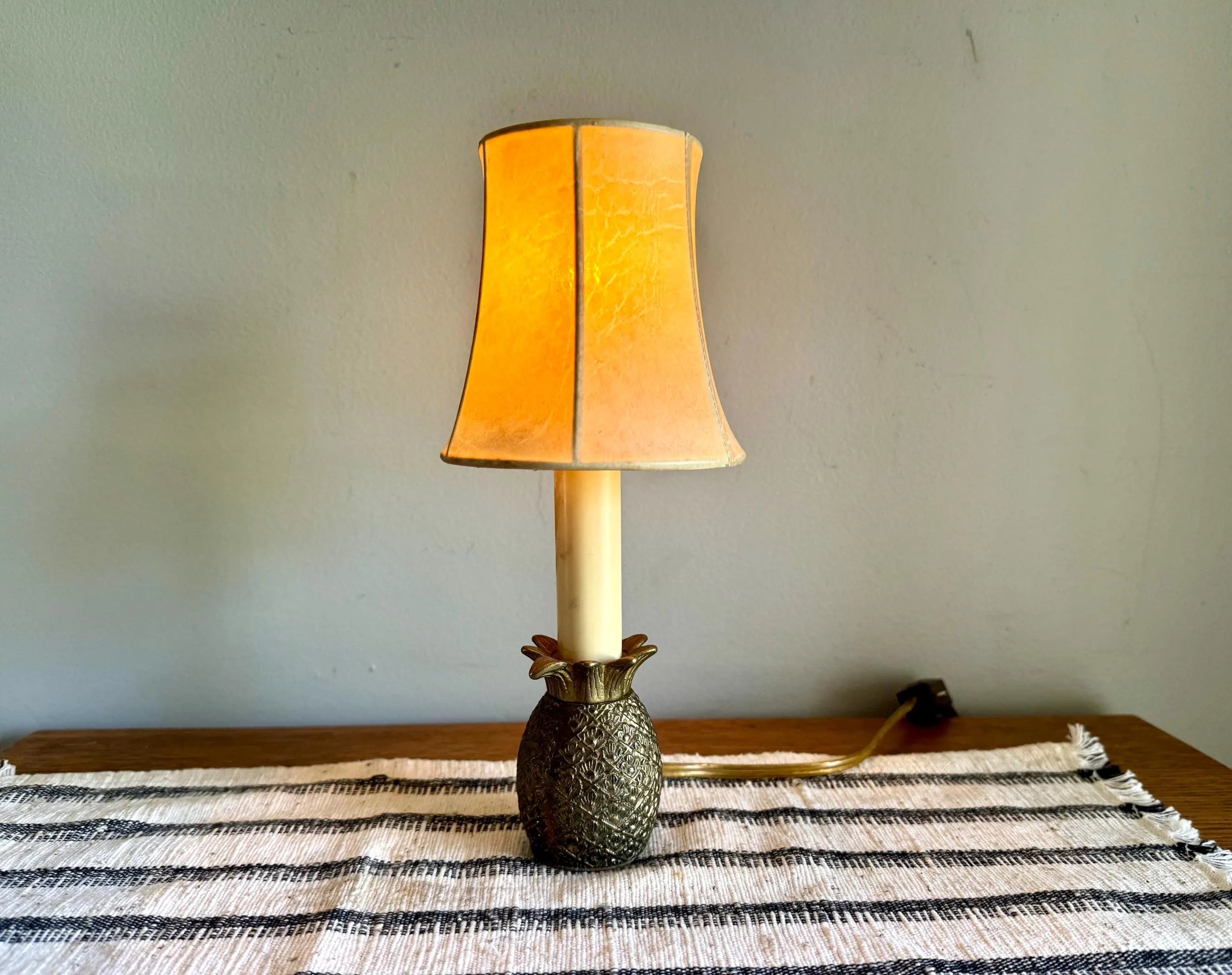 Vtg Brass Pineapple Lamp | Tiny Brass Pineapple Accent Lamp | Tropical Theme Decor | Coastal Decor | Minimalist Pineapple Lamp