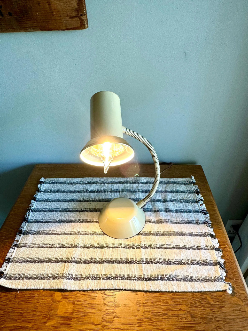 Vtg Gold and Tan Toned Gooseneck Desk Lamp | Mid Century Desk Lamp | 50's Reading Lamp | Gooseneck Arc Desk Lamp | MCM Desk Lamp