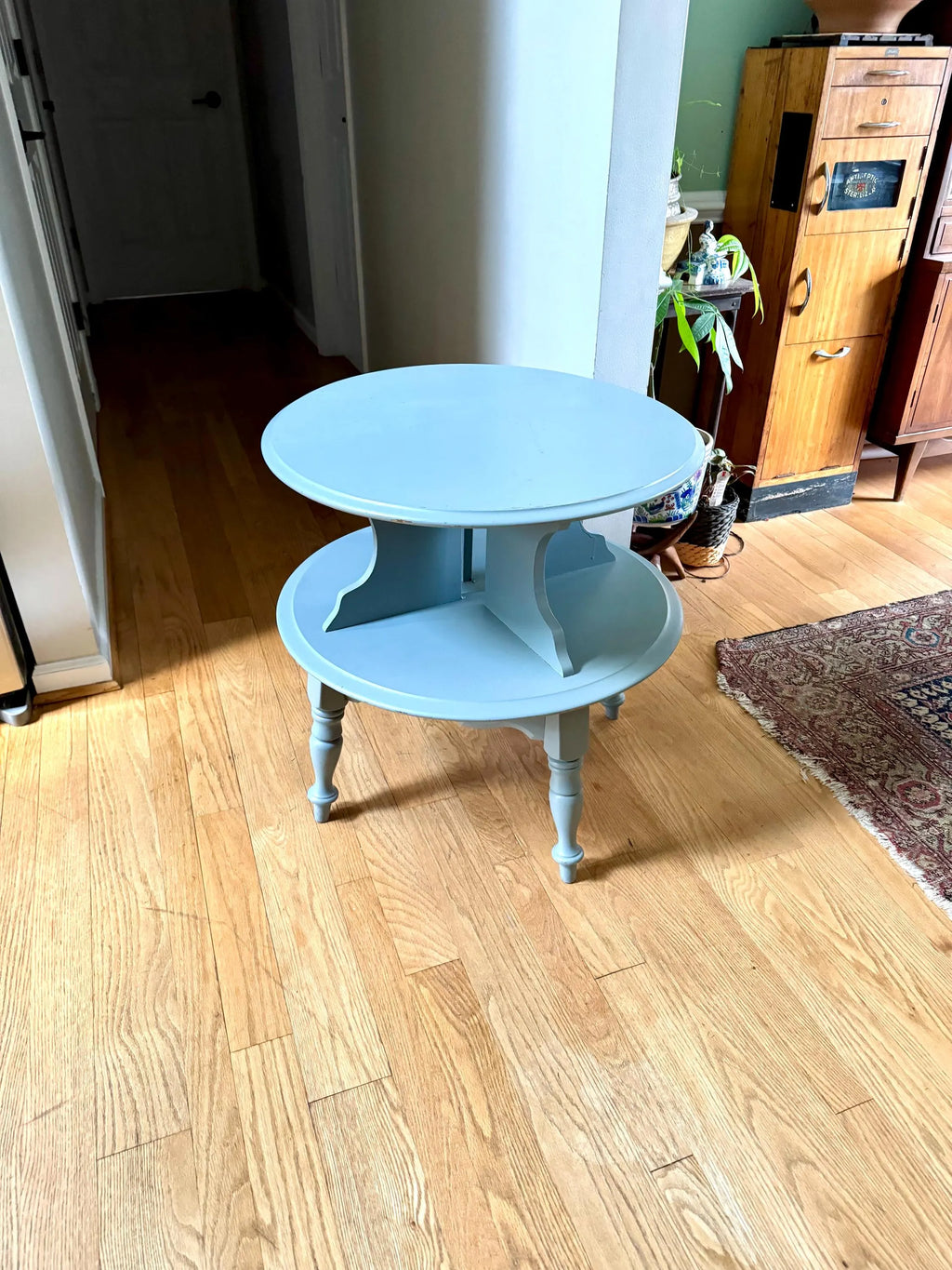 Vtg Painted Two Tiered Bassett Table | Bassett Furniture Tiered Display Table | Distressed Painted Round Tiered Table