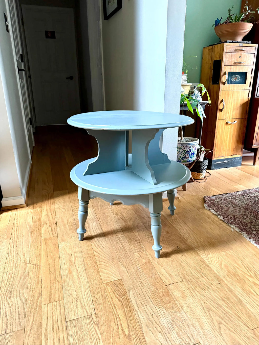 Vtg Painted Two Tiered Bassett Table | Bassett Furniture Tiered Display Table | Distressed Painted Round Tiered Table