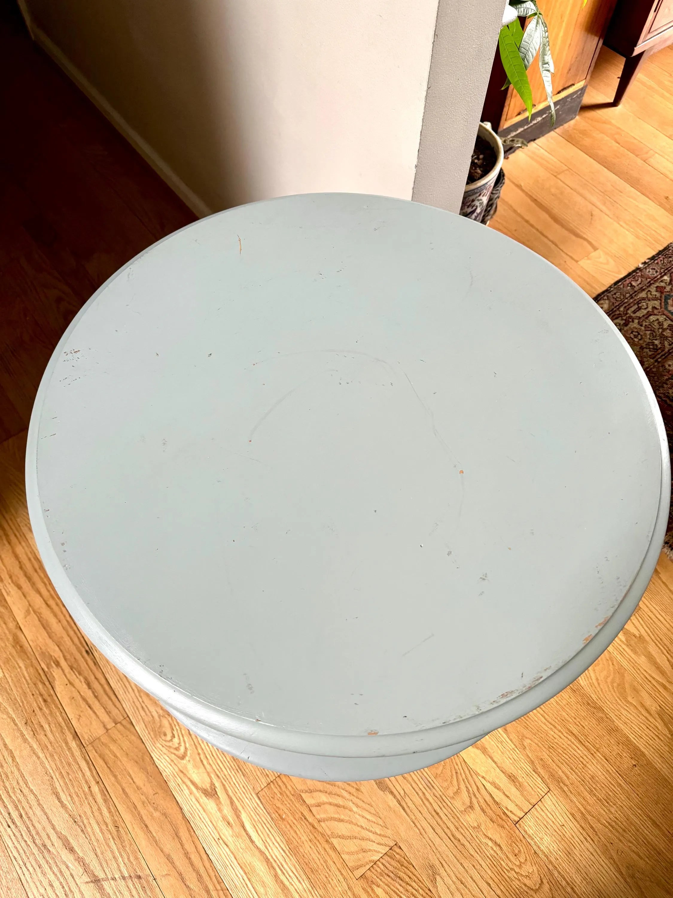Vtg Painted Two Tiered Bassett Table | Bassett Furniture Tiered Display Table | Distressed Painted Round Tiered Table