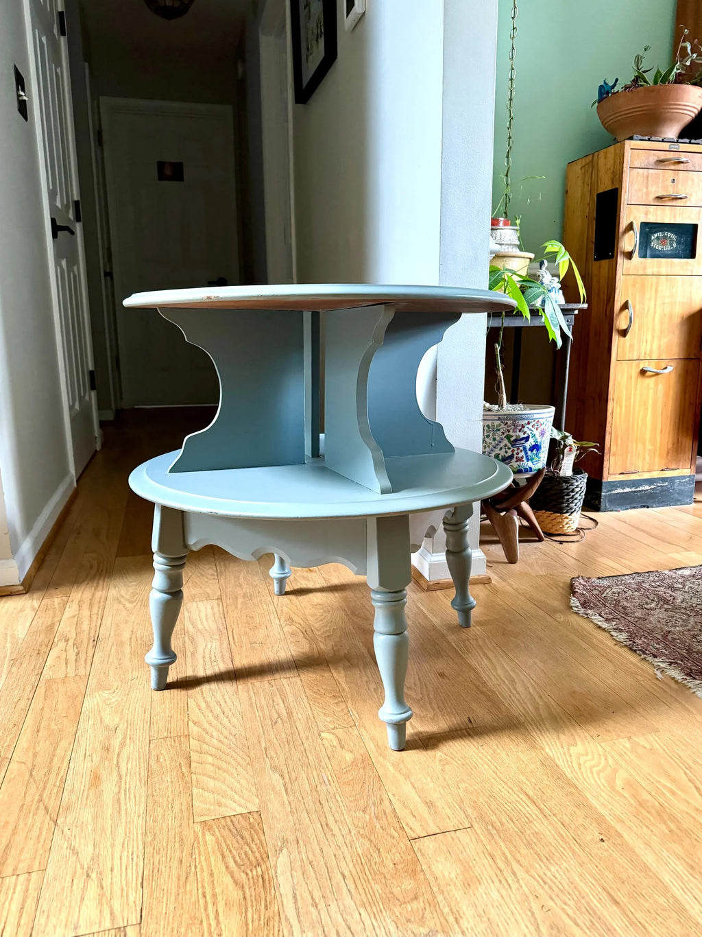Vtg Painted Two Tiered Bassett Table | Bassett Furniture Tiered Display Table | Distressed Painted Round Tiered Table