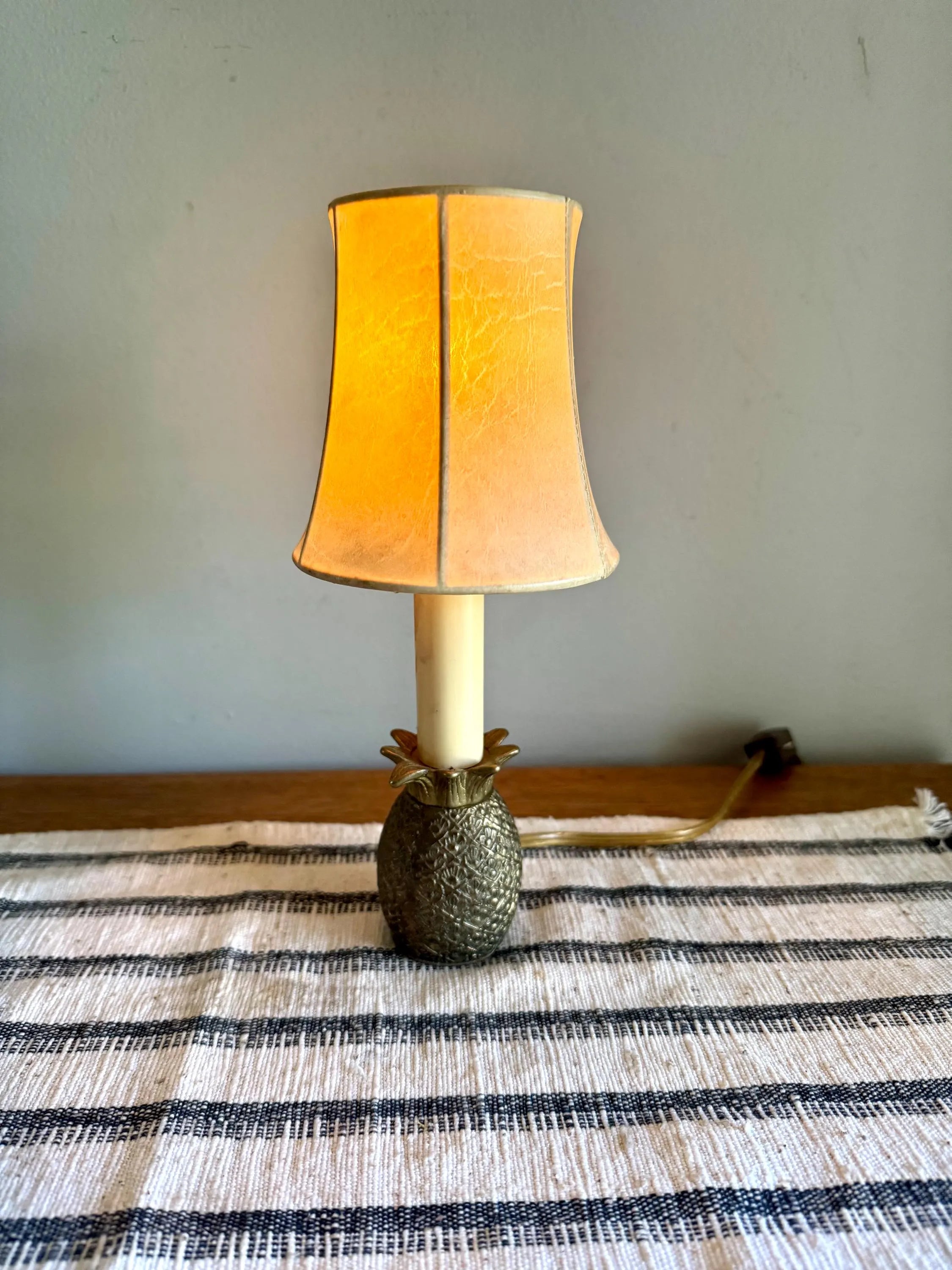 Vtg Brass Pineapple Lamp | Tiny Brass Pineapple Accent Lamp | Tropical Theme Decor | Coastal Decor | Minimalist Pineapple Lamp