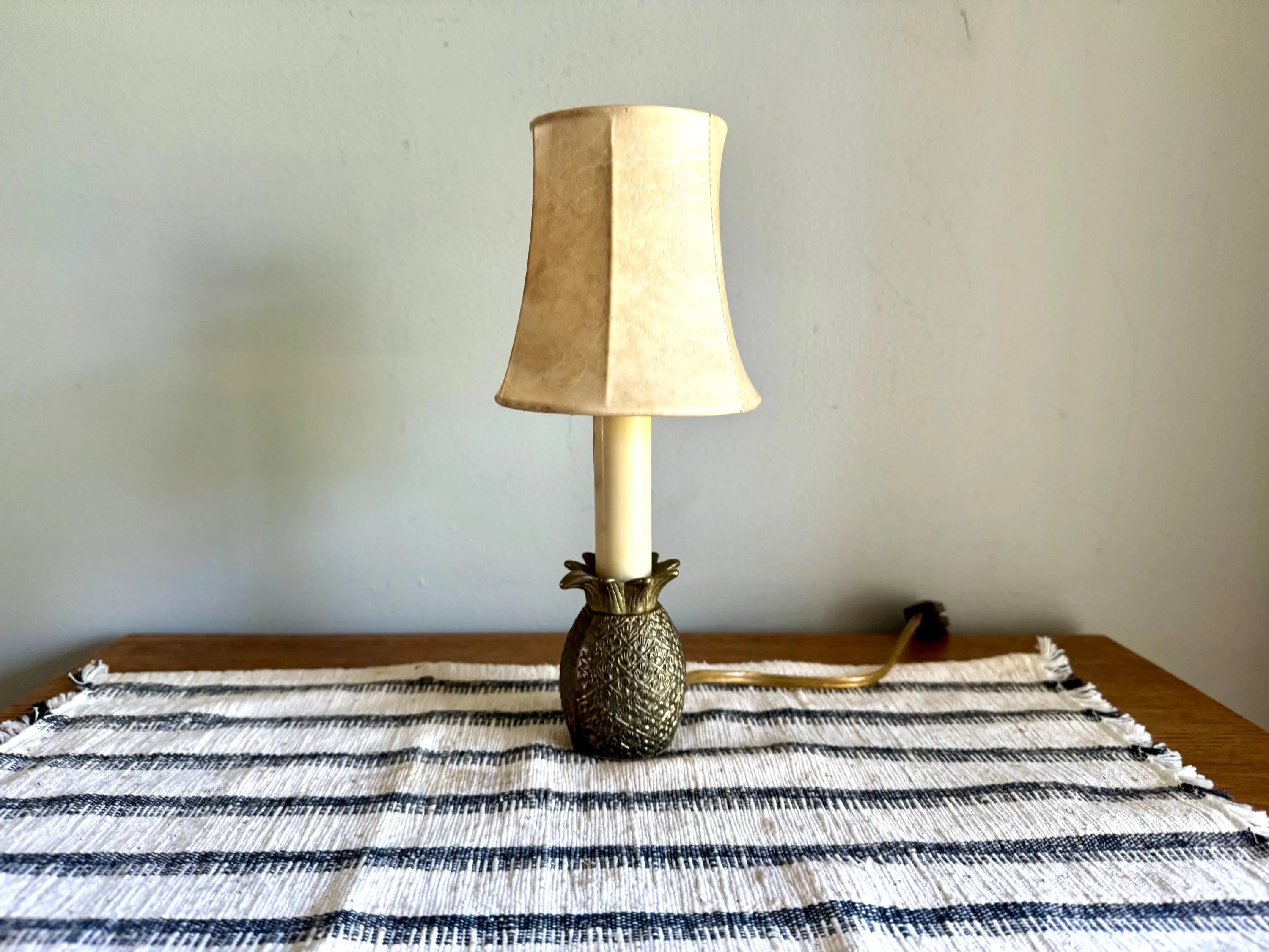Vtg Brass Pineapple Lamp | Tiny Brass Pineapple Accent Lamp | Tropical Theme Decor | Coastal Decor | Minimalist Pineapple Lamp