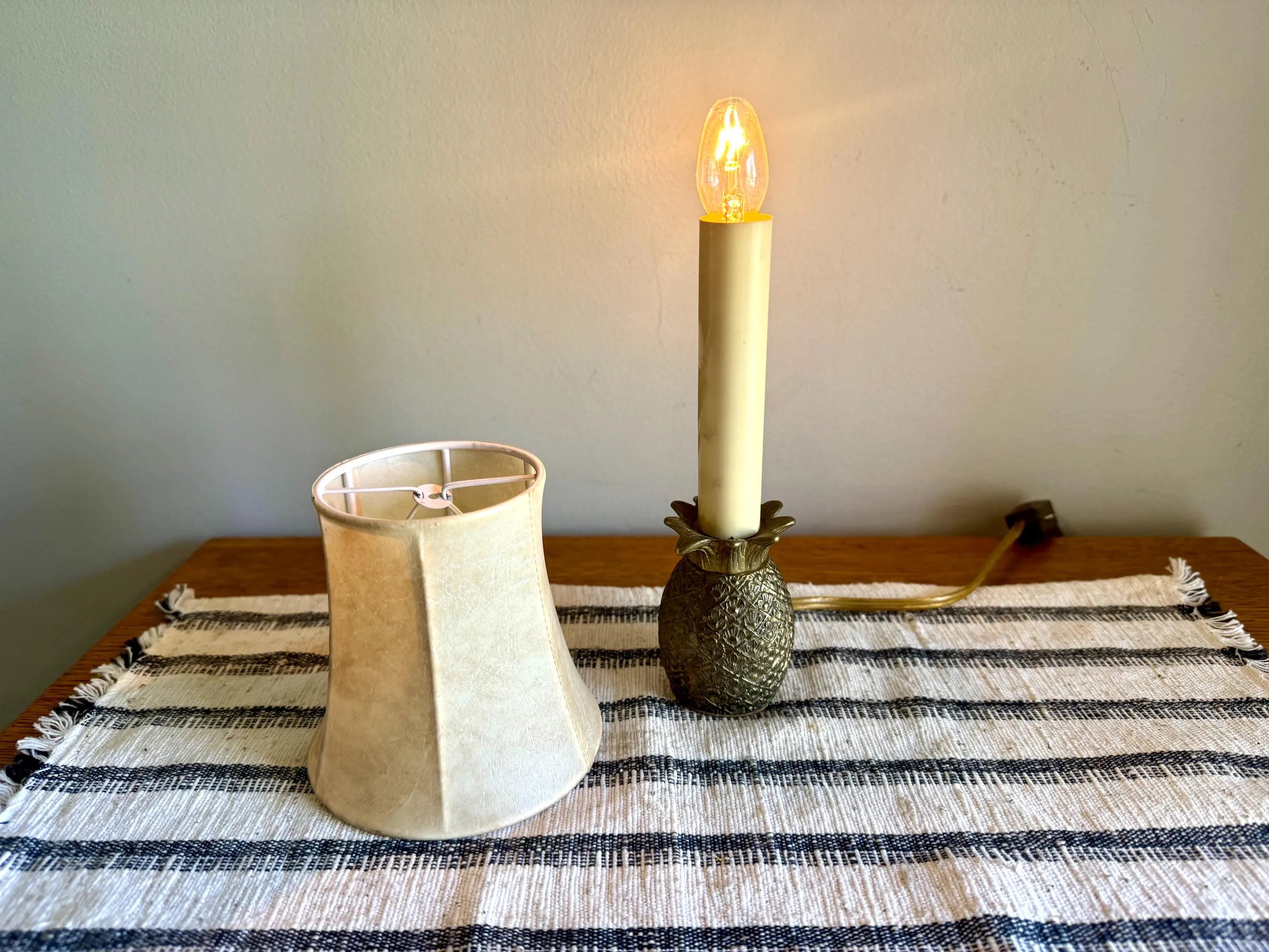 Vtg Brass Pineapple Lamp | Tiny Brass Pineapple Accent Lamp | Tropical Theme Decor | Coastal Decor | Minimalist Pineapple Lamp