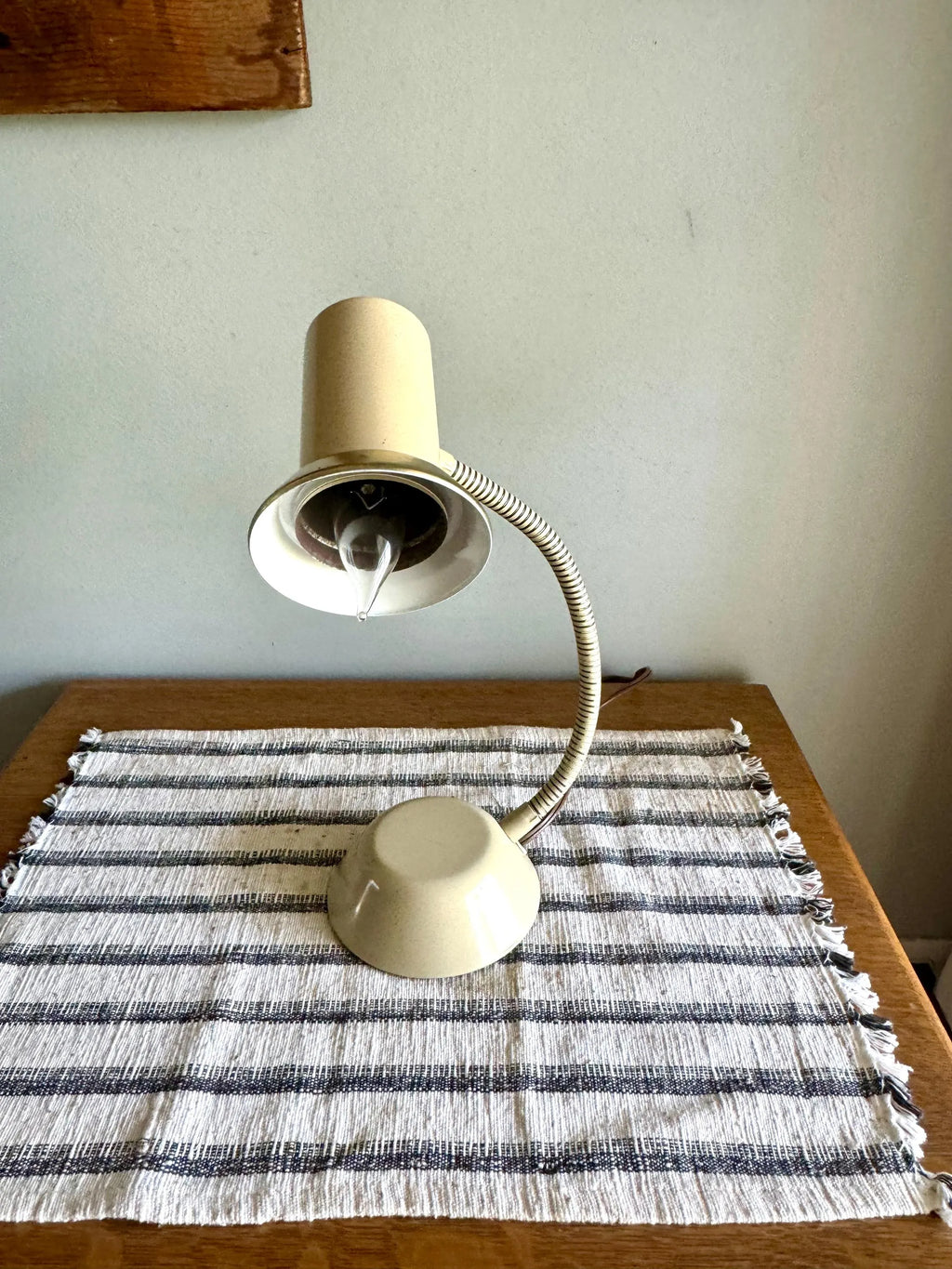 Vtg Gold and Tan Toned Gooseneck Desk Lamp | Mid Century Desk Lamp | 50's Reading Lamp | Gooseneck Arc Desk Lamp | MCM Desk Lamp