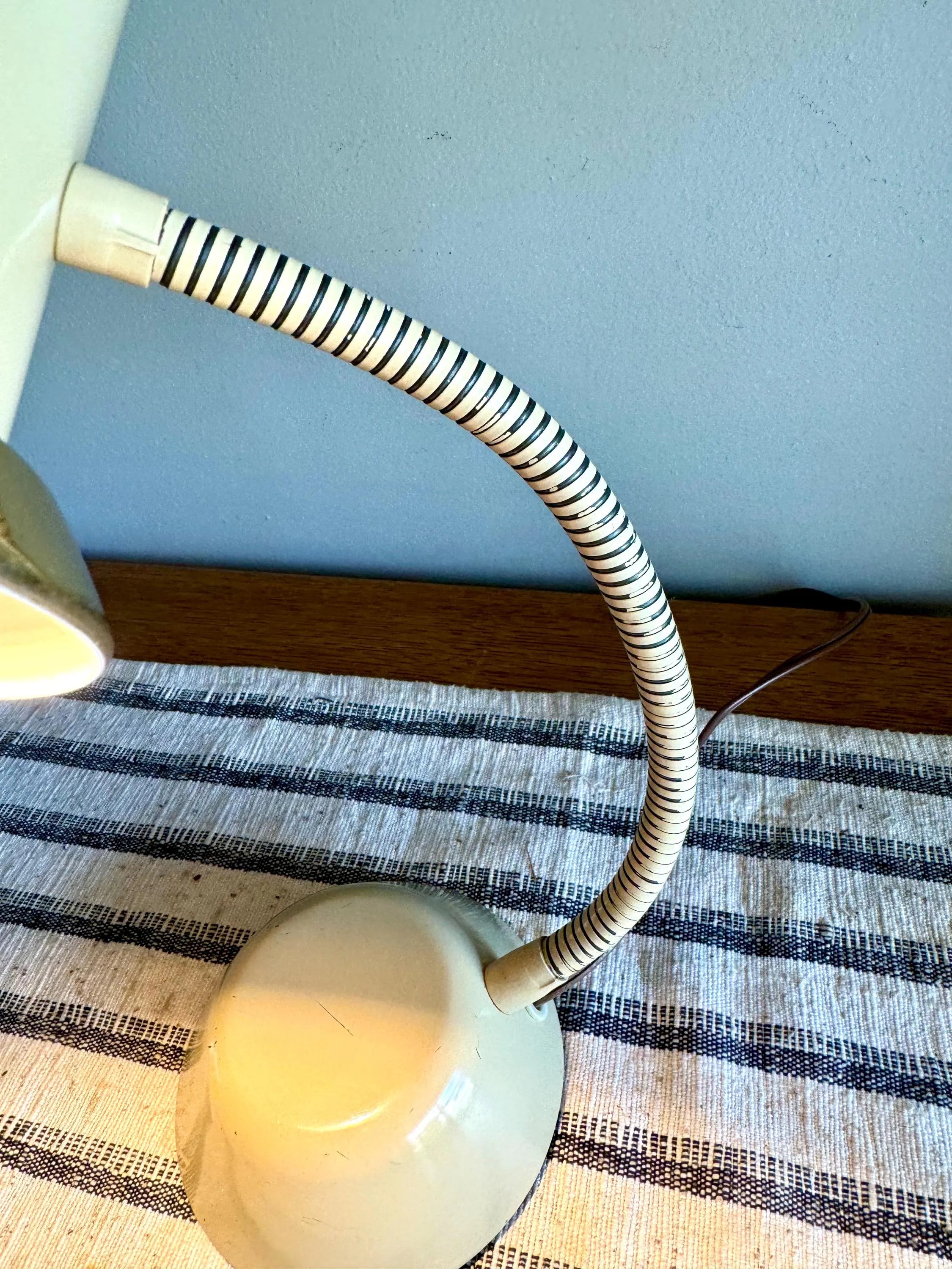 Vtg Gold and Tan Toned Gooseneck Desk Lamp | Mid Century Desk Lamp | 50's Reading Lamp | Gooseneck Arc Desk Lamp | MCM Desk Lamp