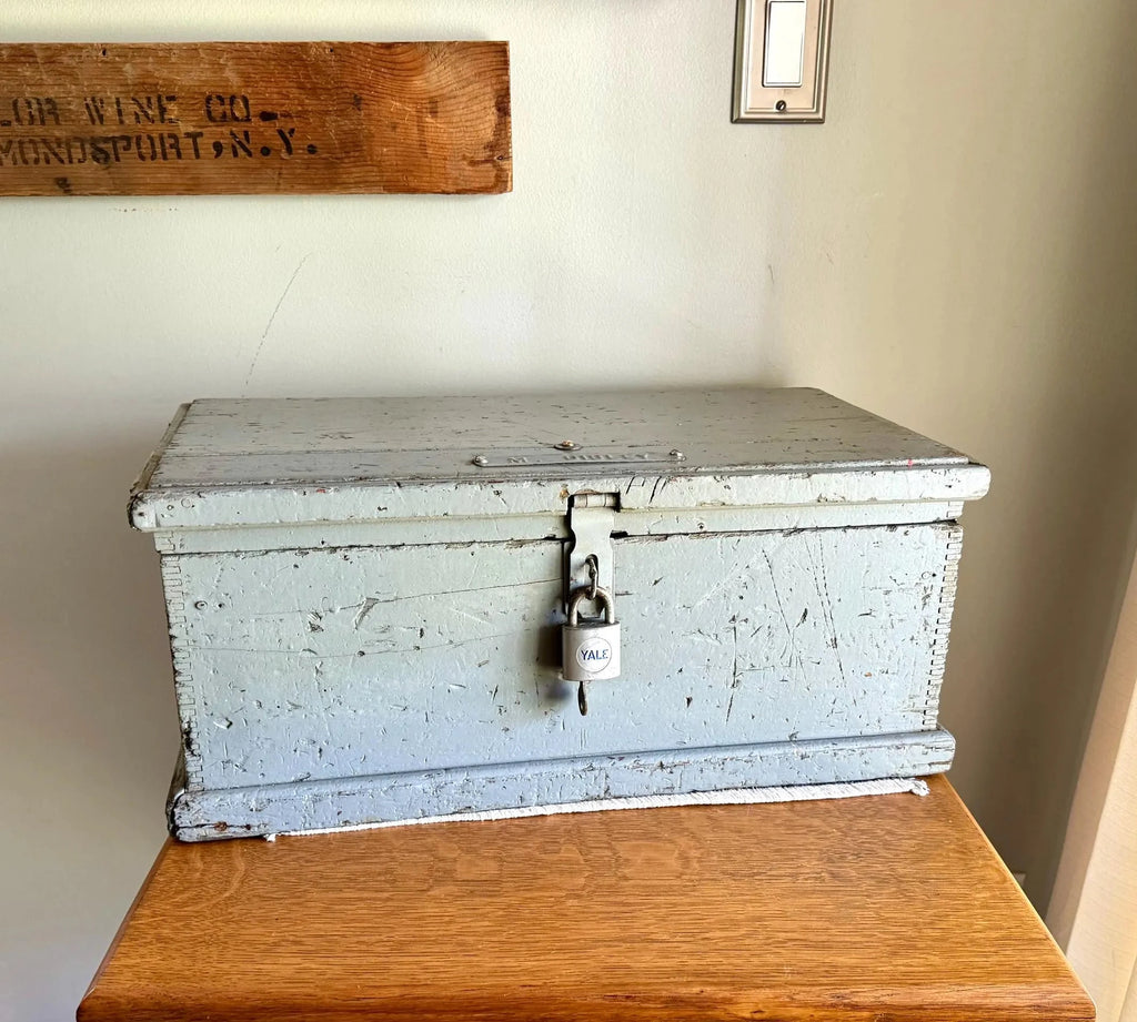 Vtg Wood Carpenter's Tool Chest | Small Distressed Wood Tool Trunk | Rustic Gray Dovetailed Wood Tool Box and Tray | Rustic Handled Box