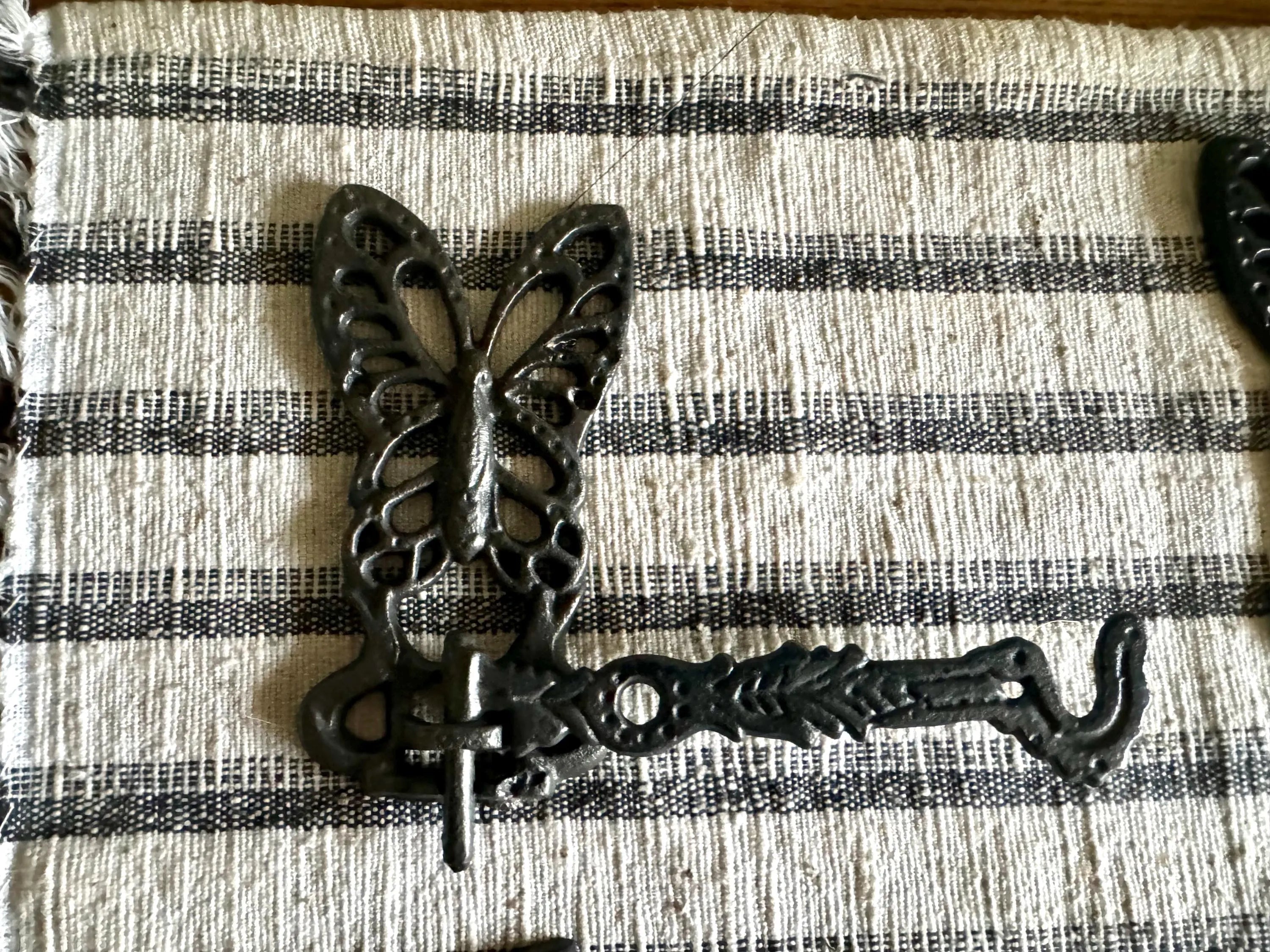 Vtg Set of 4 Cast Metal Butterfly Plant Hooks | Butterfly Wall Plant Hanging Hooks | Distressed Black Metal Butterfly Hooks