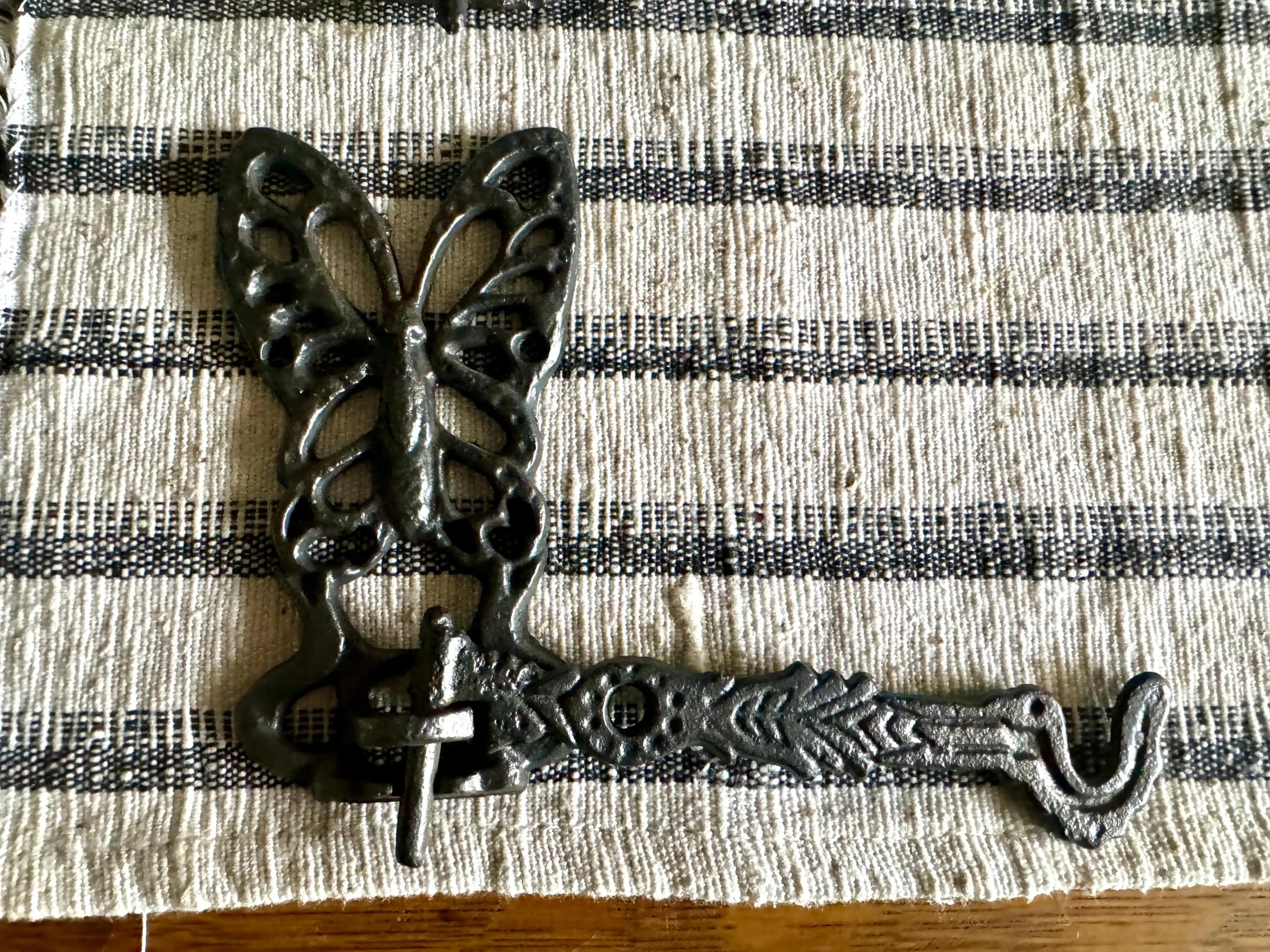 Vtg Set of 4 Cast Metal Butterfly Plant Hooks | Butterfly Wall Plant Hanging Hooks | Distressed Black Metal Butterfly Hooks