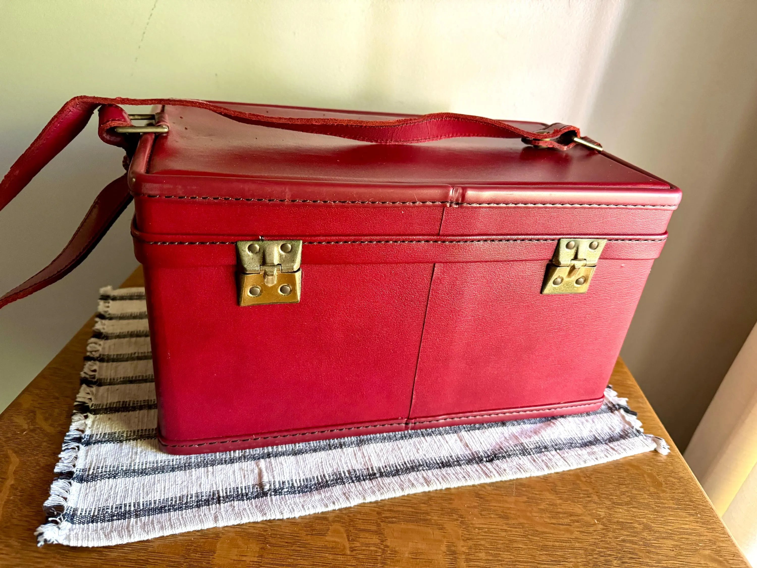 Vtg Hartmann Luggage Train Case | Faux Red Leather Train Case | Red and Pink Hard Case Train Case | Make Up Bag | Vanity Case