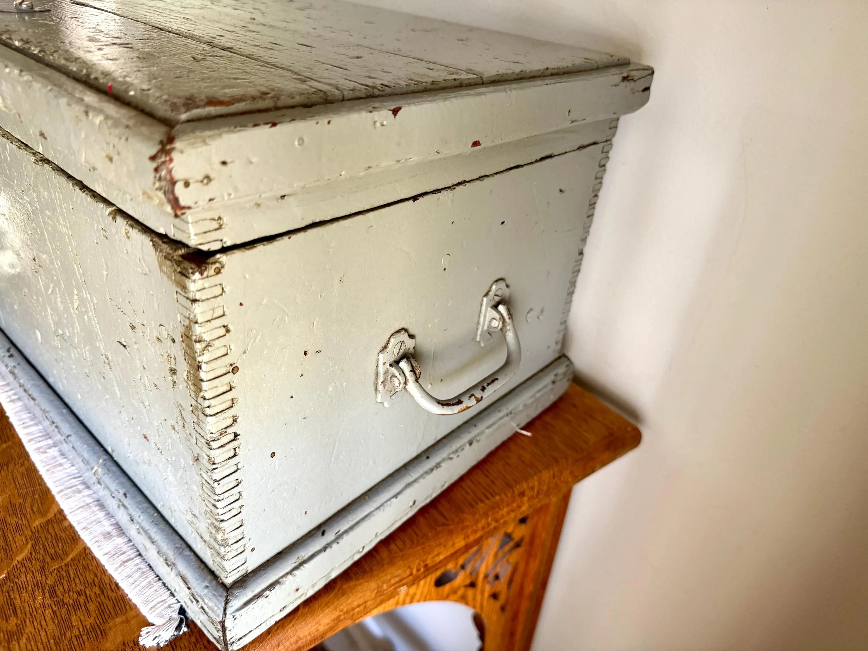 Vtg Wood Carpenter's Tool Chest | Small Distressed Wood Tool Trunk | Rustic Gray Dovetailed Wood Tool Box and Tray | Rustic Handled Box
