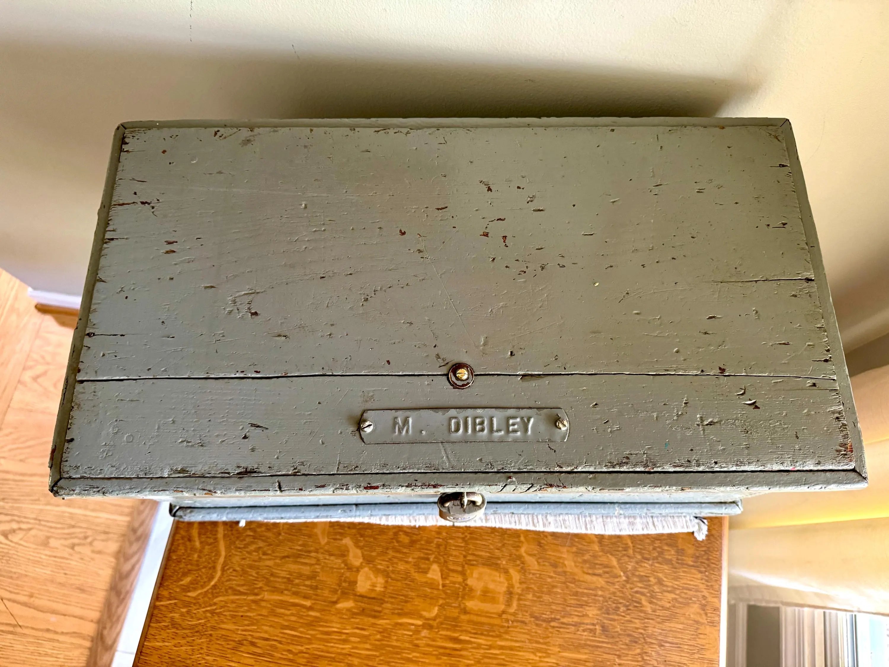 Vtg Wood Carpenter's Tool Chest | Small Distressed Wood Tool Trunk | Rustic Gray Dovetailed Wood Tool Box and Tray | Rustic Handled Box