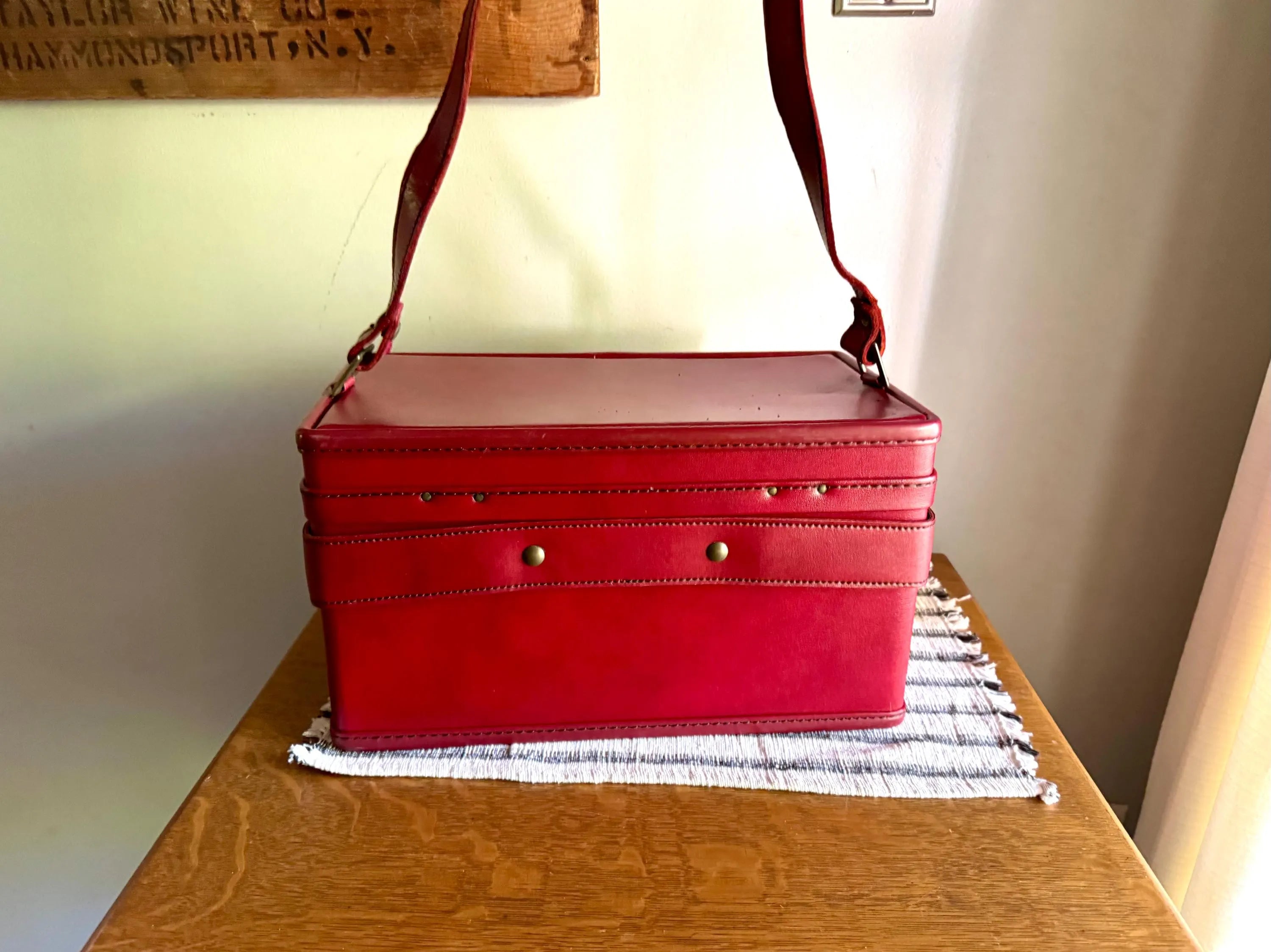 Vtg Hartmann Luggage Train Case | Faux Red Leather Train Case | Red and Pink Hard Case Train Case | Make Up Bag | Vanity Case