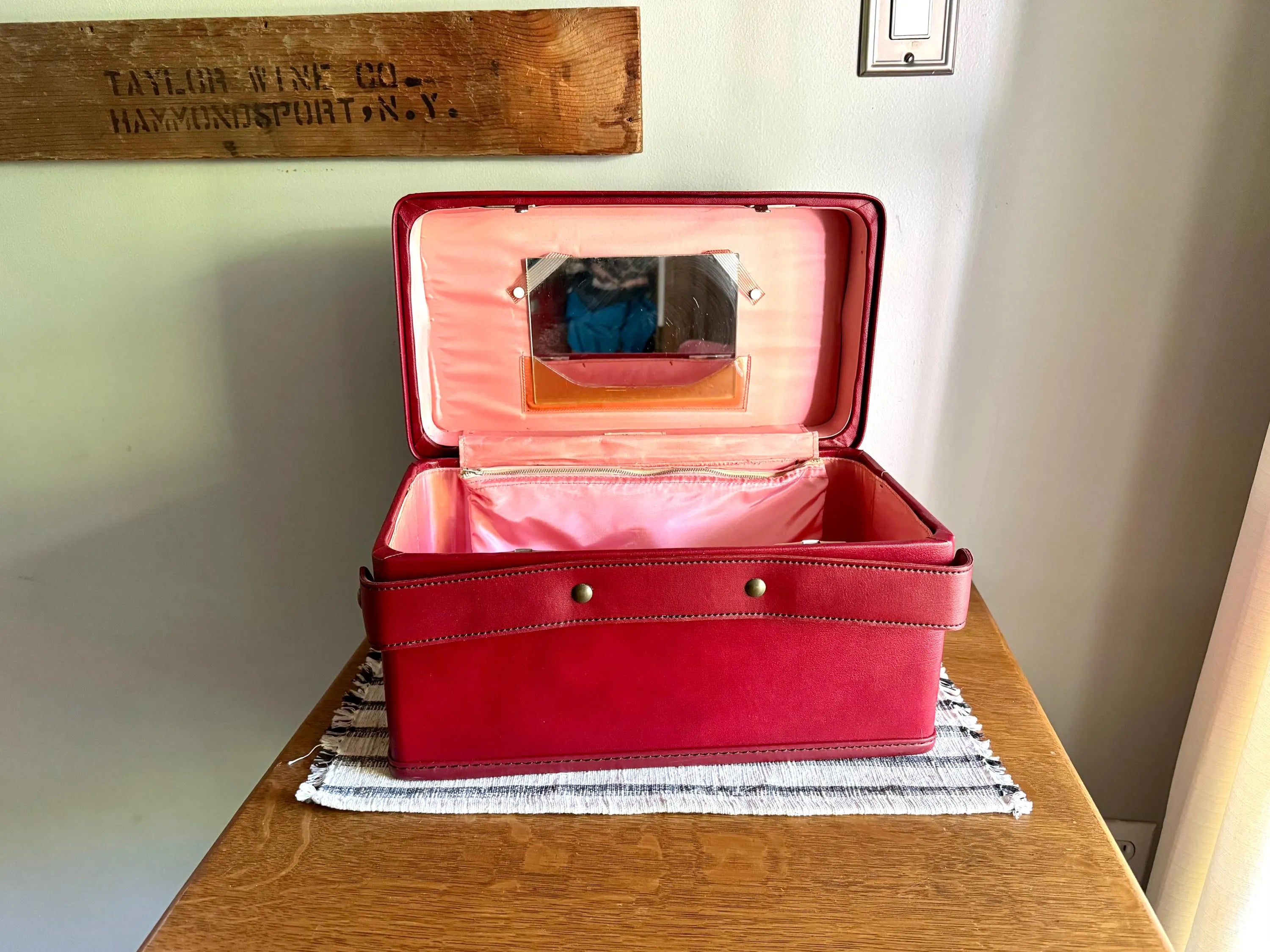 Vtg Hartmann Luggage Train Case | Faux Red Leather Train Case | Red and Pink Hard Case Train Case | Make Up Bag | Vanity Case
