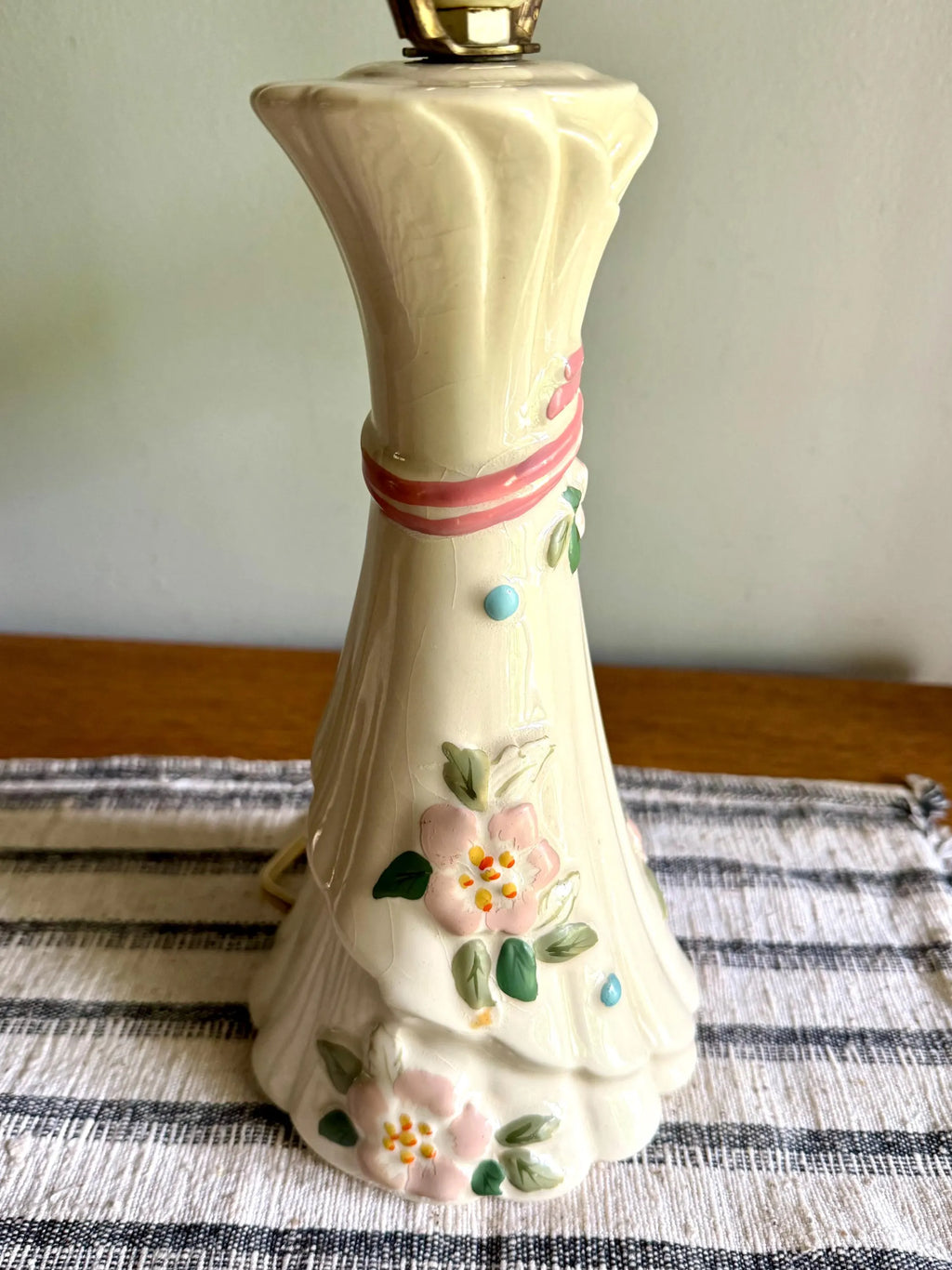 Vtg F.B. Johnson Ceramic Floral Lamp | W.F.B. Johnson Floral Ribbon Ceramic Lamp| Ceramic Floral Boudoir Lamp | 60's Ceramic Floral Lamp