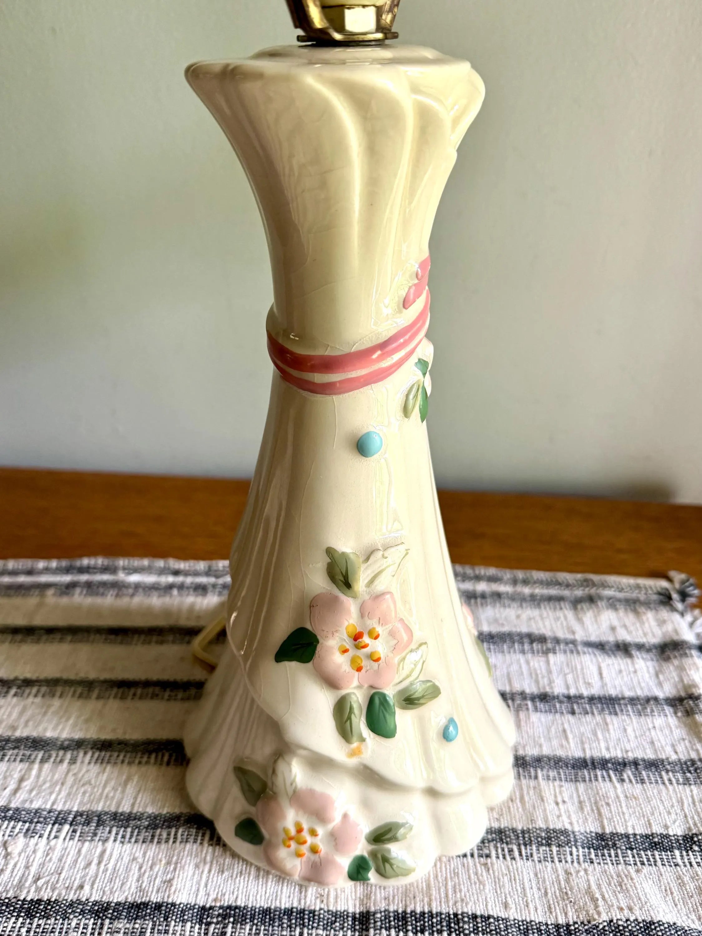 Vtg F.B. Johnson Ceramic Floral Lamp | W.F.B. Johnson Floral Ribbon Ceramic Lamp| Ceramic Floral Boudoir Lamp | 60's Ceramic Floral Lamp
