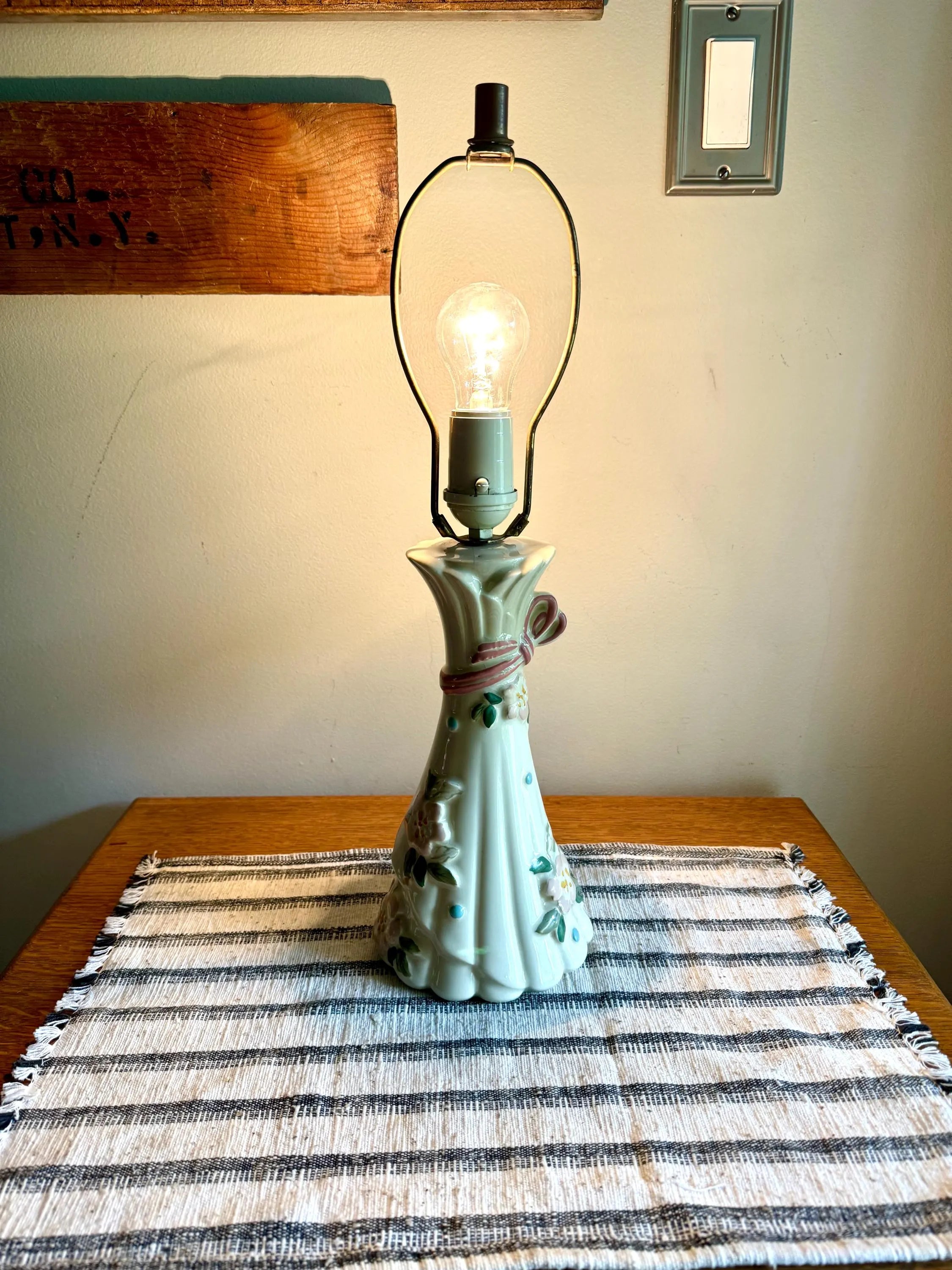 Vtg F.B. Johnson Ceramic Floral Lamp | W.F.B. Johnson Floral Ribbon Ceramic Lamp| Ceramic Floral Boudoir Lamp | 60's Ceramic Floral Lamp