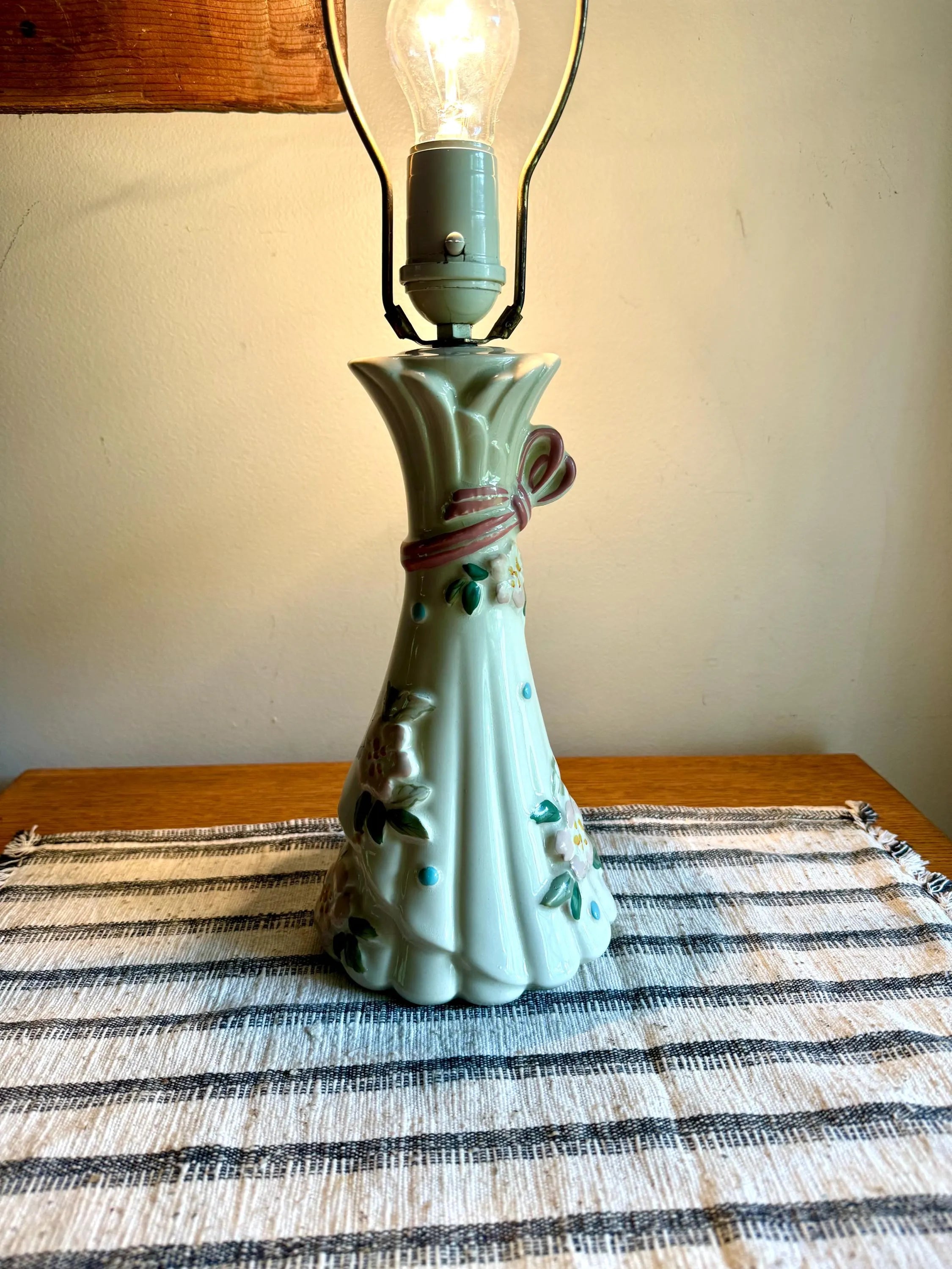 Vtg F.B. Johnson Ceramic Floral Lamp | W.F.B. Johnson Floral Ribbon Ceramic Lamp| Ceramic Floral Boudoir Lamp | 60's Ceramic Floral Lamp