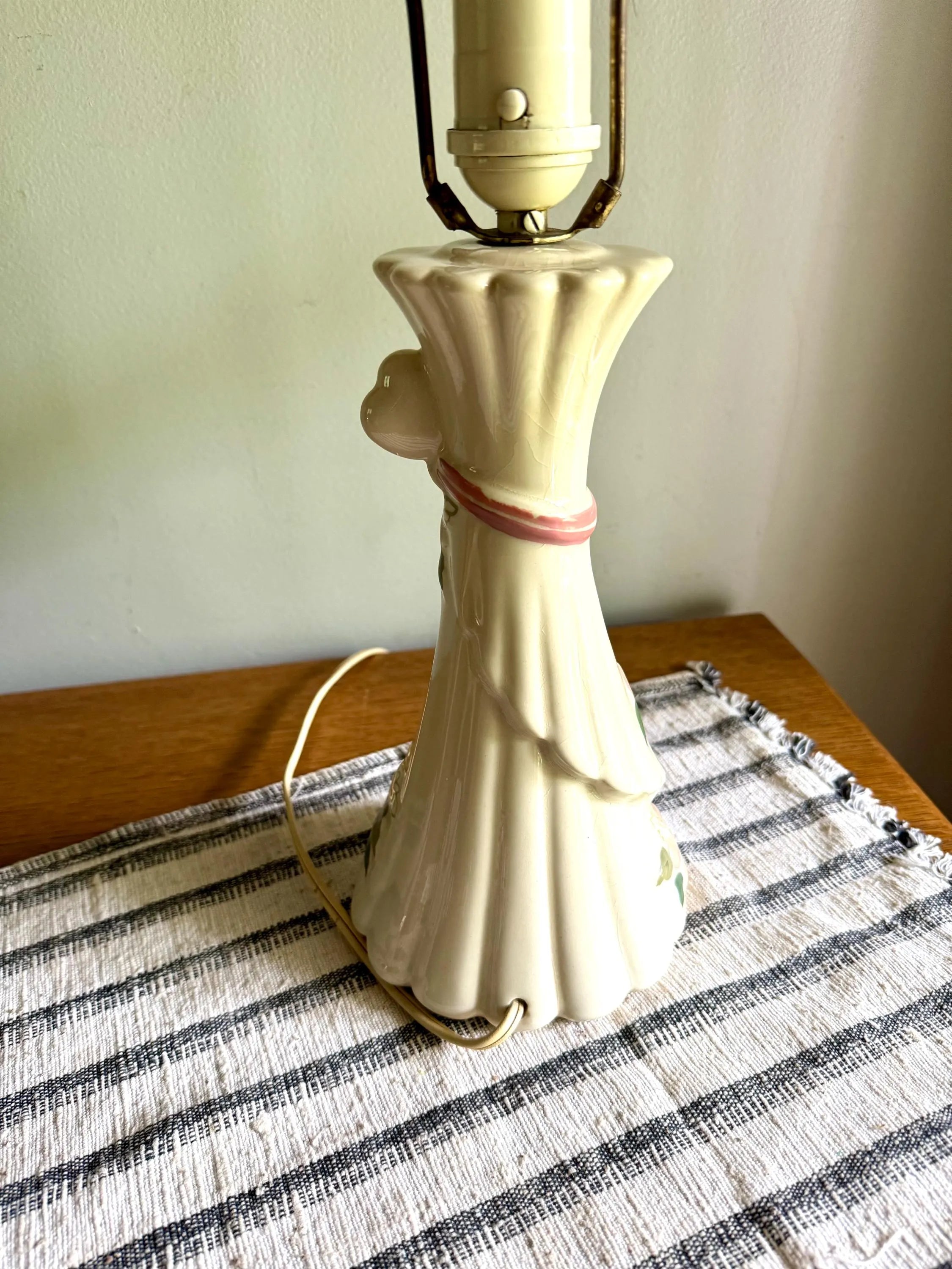Vtg F.B. Johnson Ceramic Floral Lamp | W.F.B. Johnson Floral Ribbon Ceramic Lamp| Ceramic Floral Boudoir Lamp | 60's Ceramic Floral Lamp