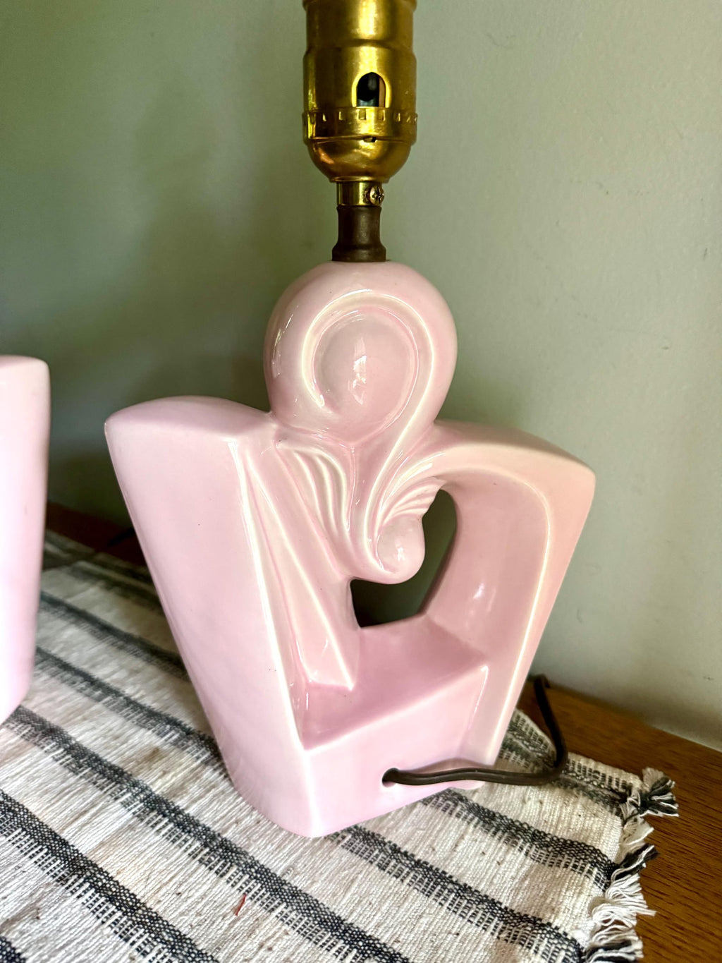Vintage Pair of Mid Century Ceramic Lamp | MCM Table Lamps | Matching Pink and Gold Desk Lamps | Art Deco Night Stand Lamps | Pink and Gold