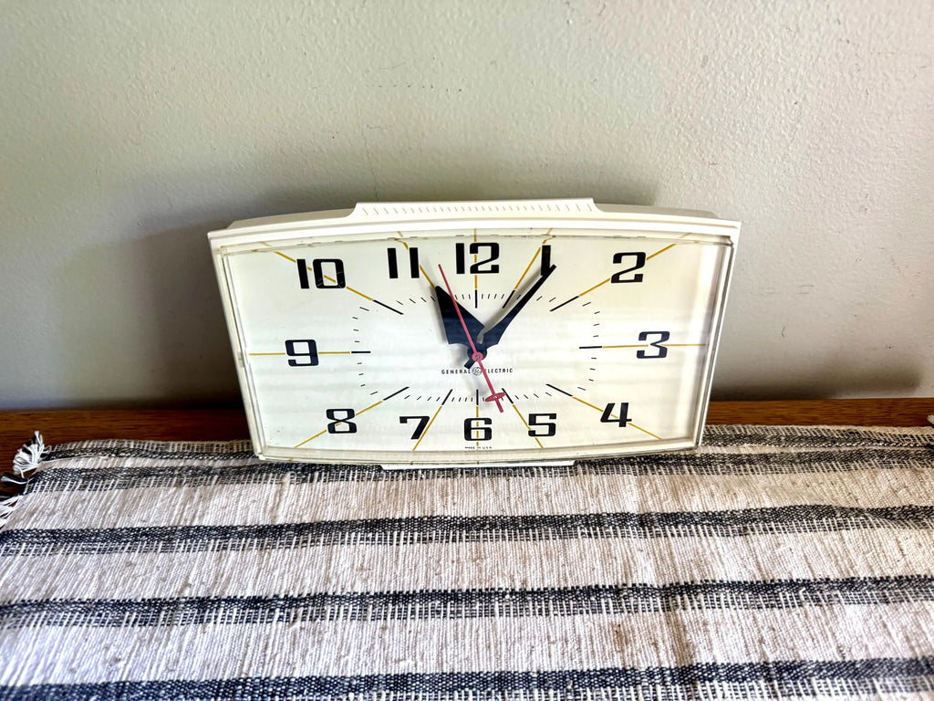 Vintage MCM General Electric Wall Clock | White G.E. 2153 Kitchen Clock | Mid Century White Kitchen Clock | Working Electric Wall Clock