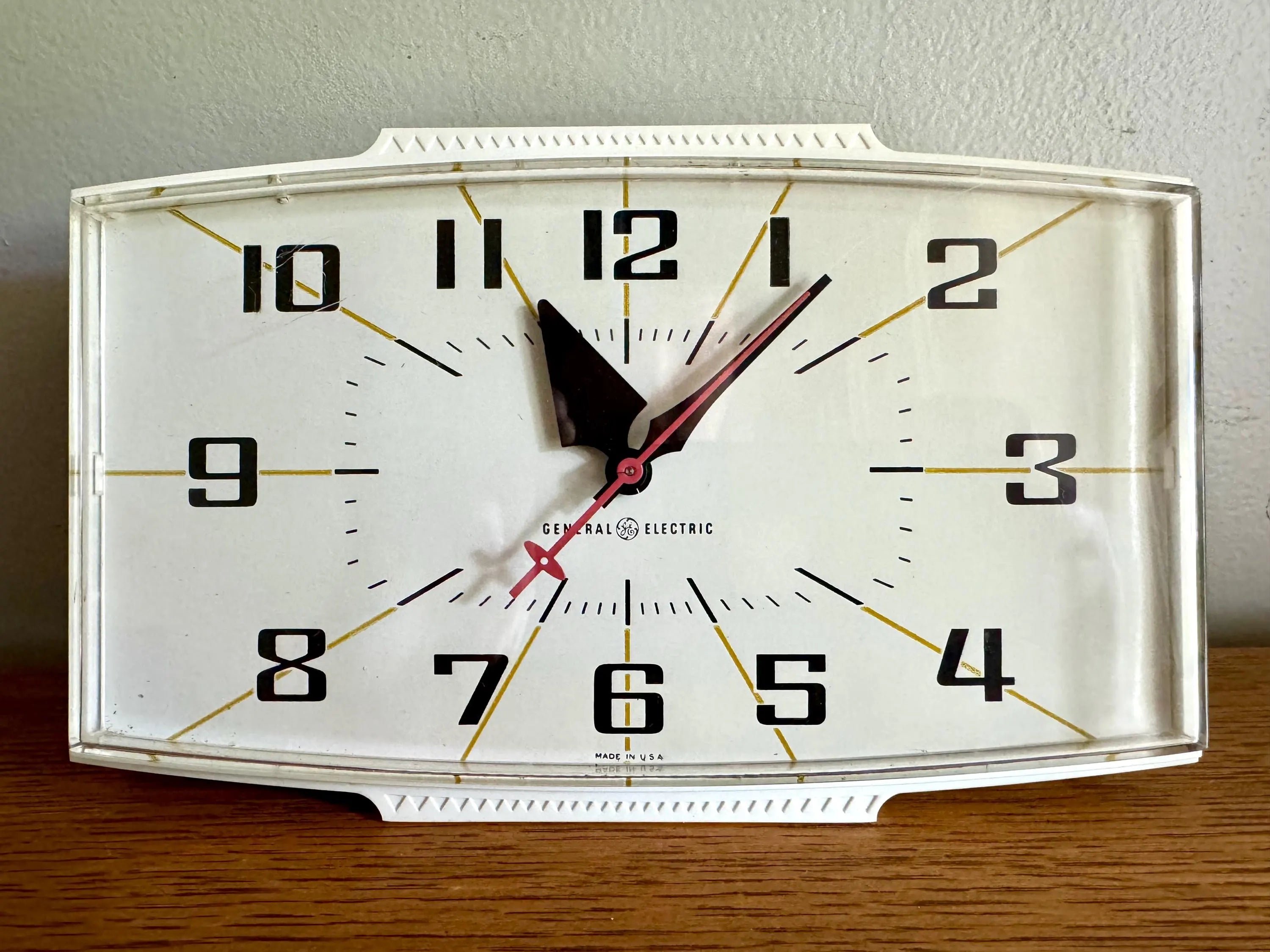 Vintage MCM General Electric Wall Clock | White G.E. 2153 Kitchen Clock | Mid Century White Kitchen Clock | Working Electric Wall Clock