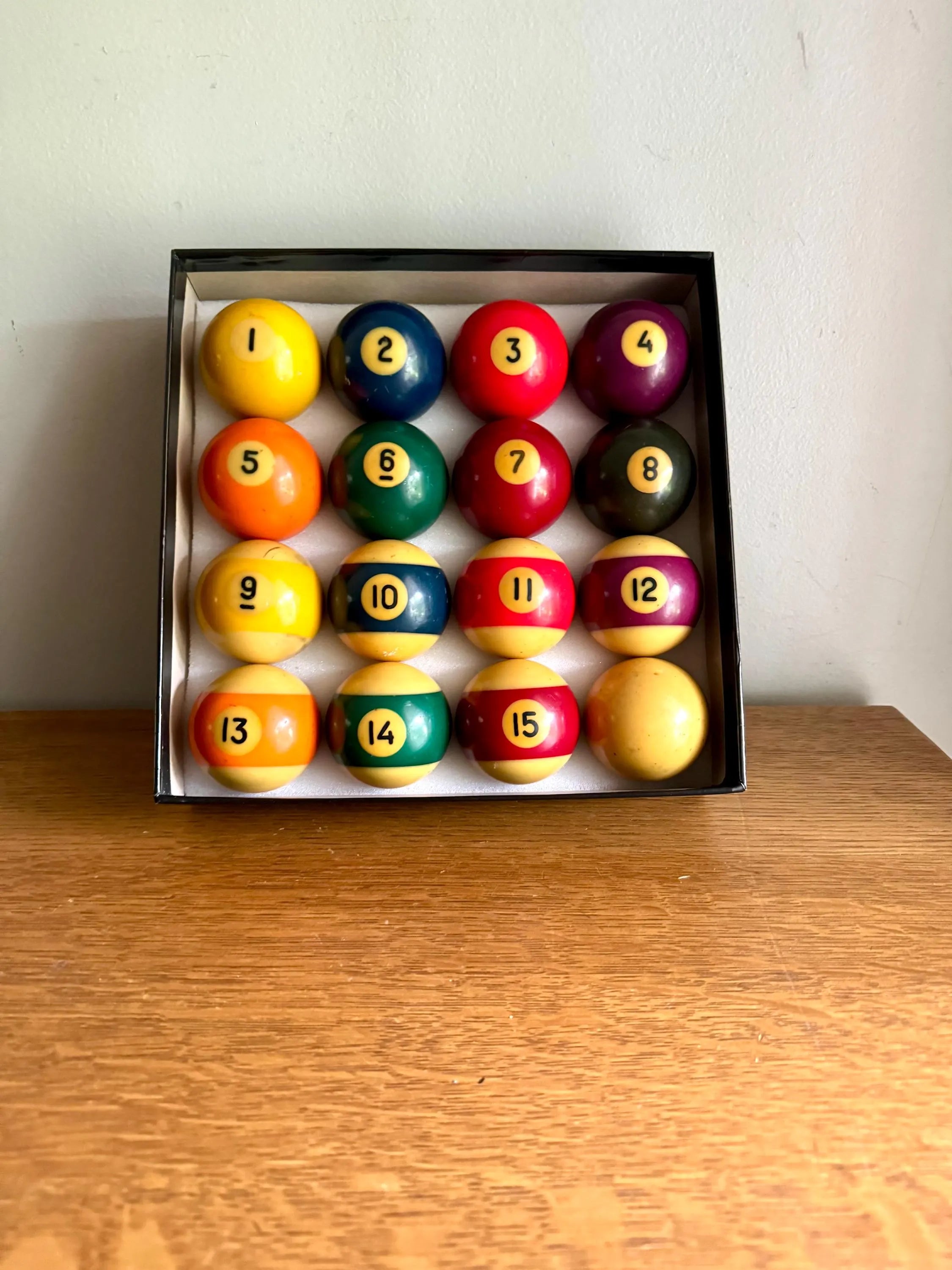 A Complete Set of Old Billiard Balls | Bakelite Pools Balls | Vintage Billiard Balls | Bakelite Billiard Balls