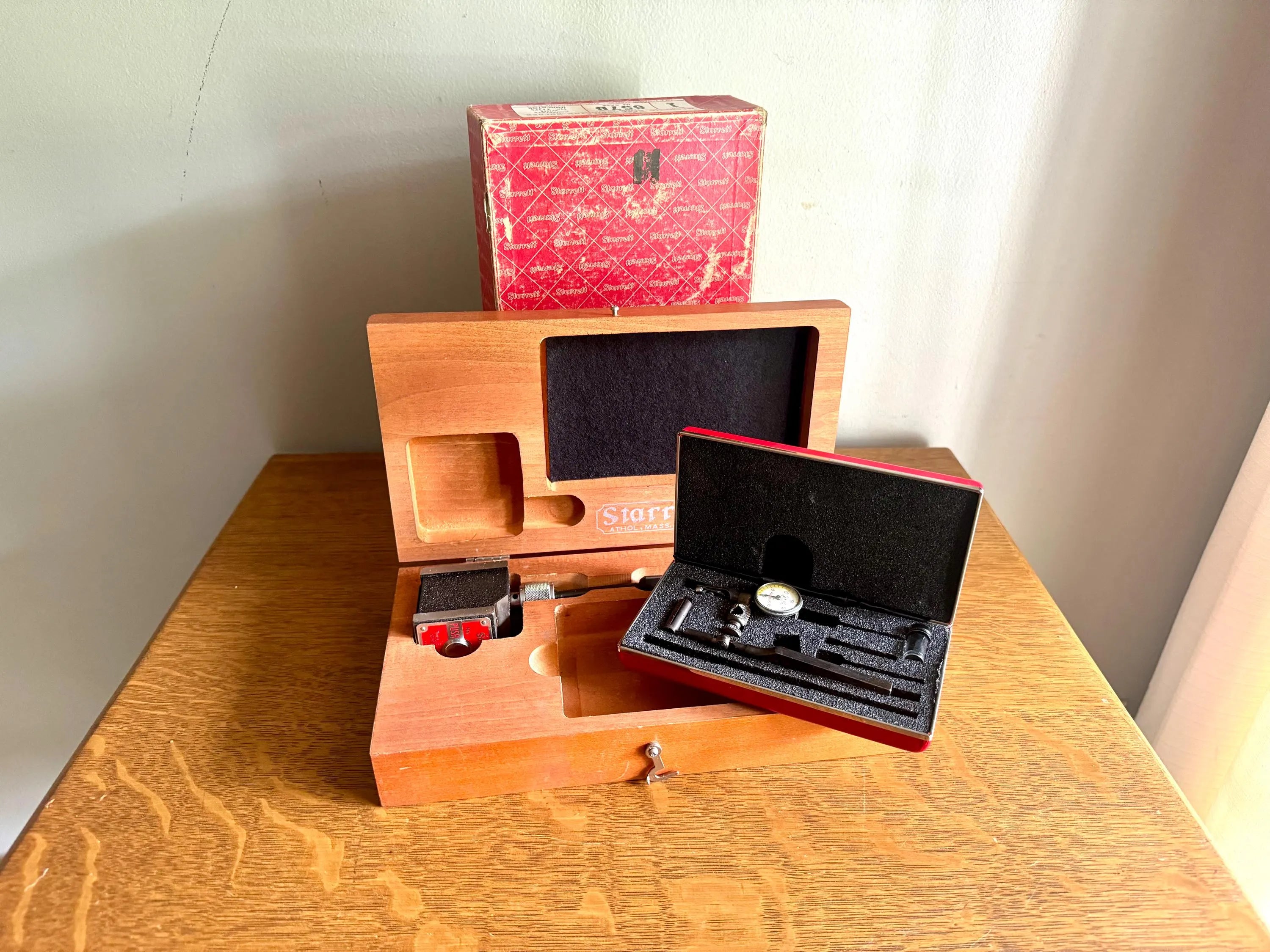 Vintage Starrett 657B Magnetic Base Indicator Holder with No.711FS Indicator l Vintage L.S. Starrett Dial Indicator with Magnetic Base In Orig. Case