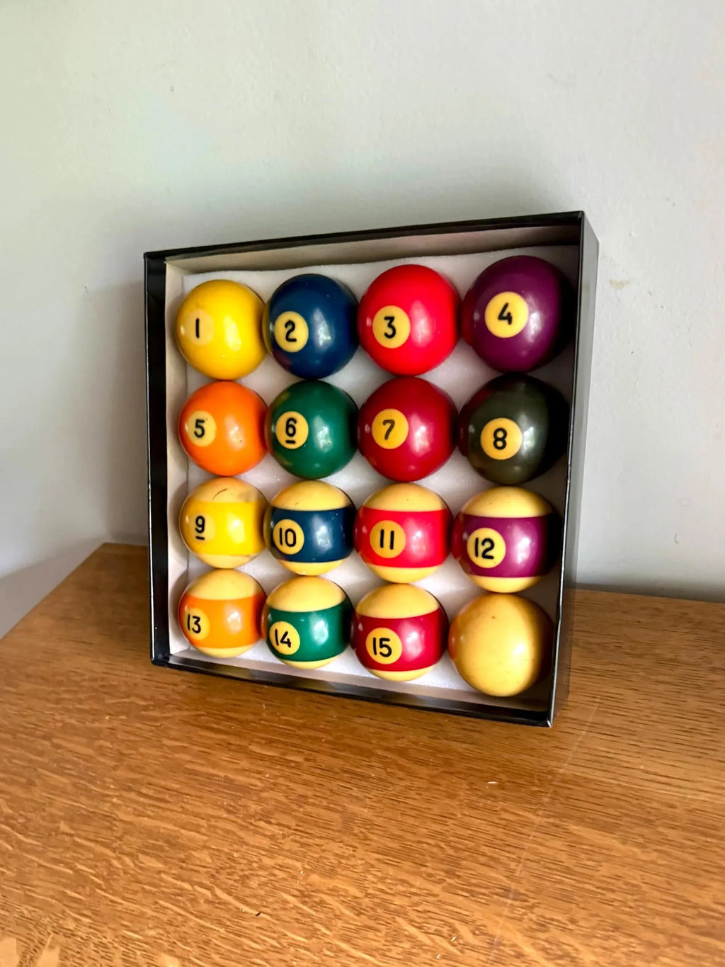 A Complete Set of Old Billiard Balls | Bakelite Pools Balls | Vintage Billiard Balls | Bakelite Billiard Balls