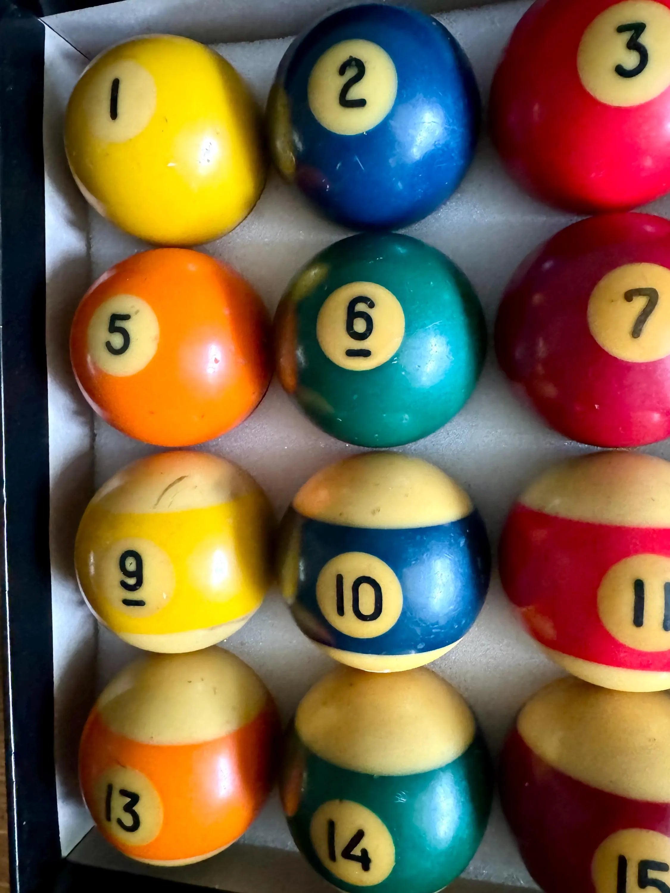 A Complete Set of Old Billiard Balls | Bakelite Pools Balls | Vintage Billiard Balls | Bakelite Billiard Balls