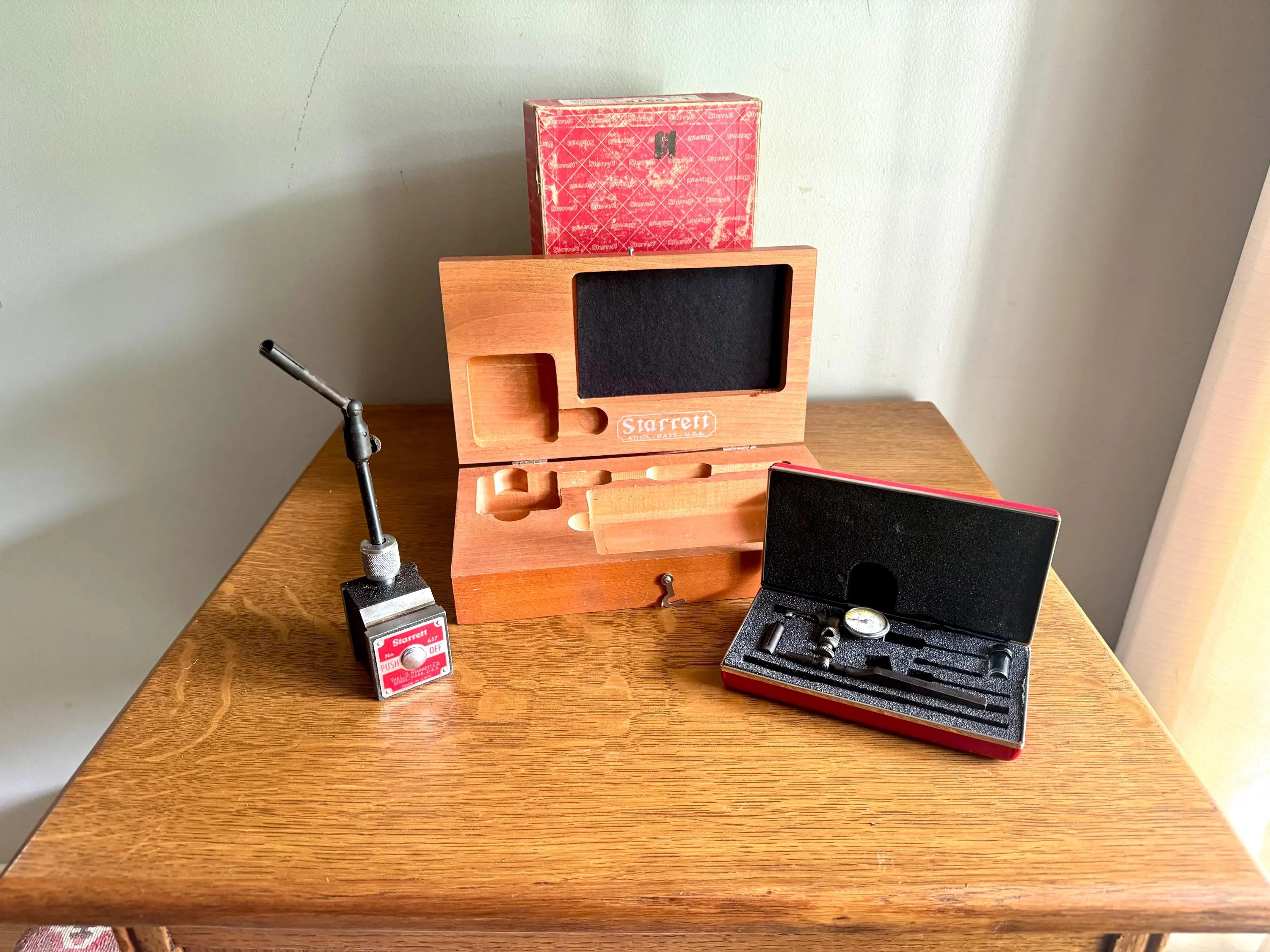 Vintage Starrett 657B Magnetic Base Indicator Holder with No.711FS Indicator l Vintage L.S. Starrett Dial Indicator with Magnetic Base In Orig. Case